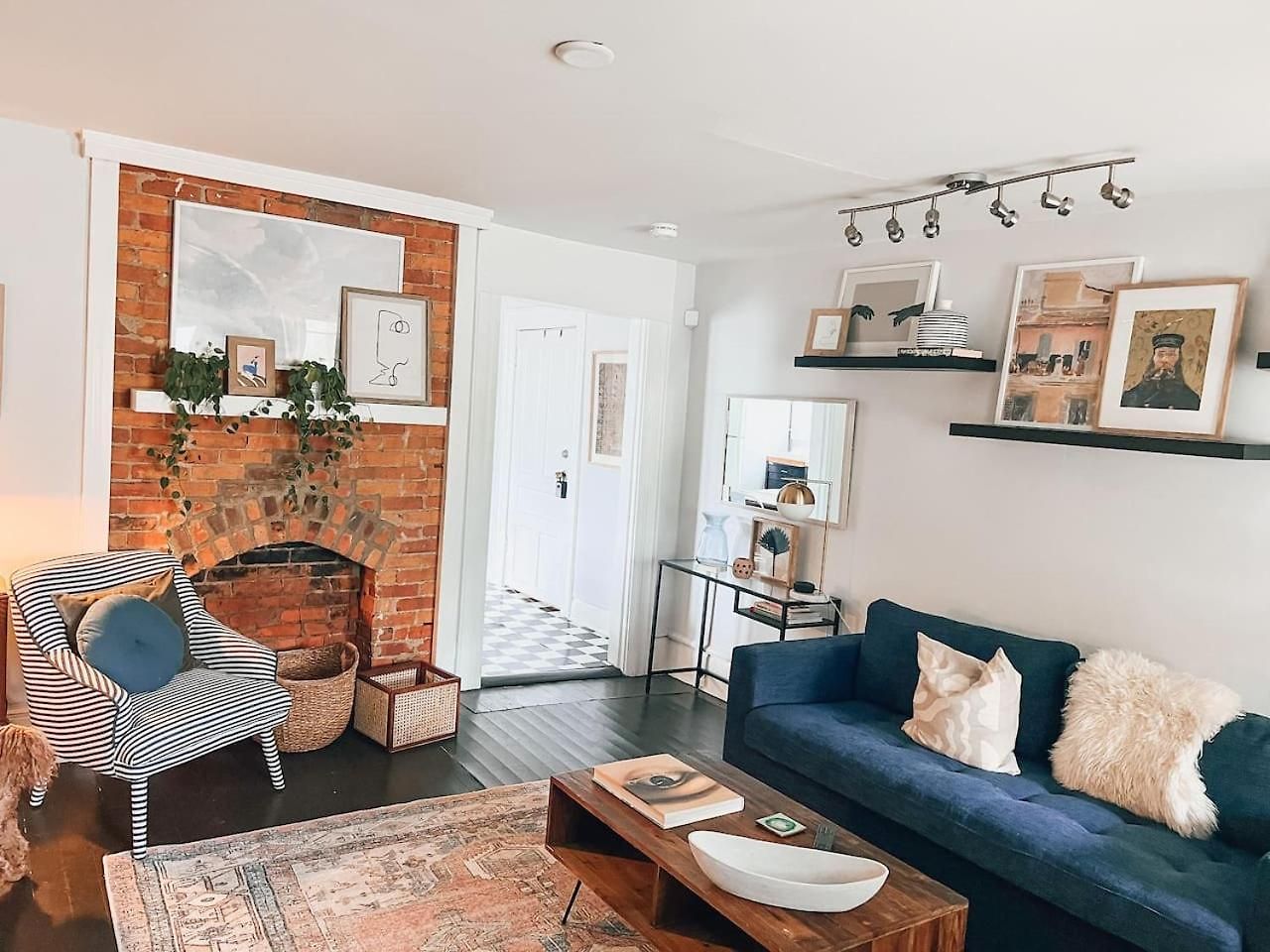 Apartment 12 South Historic Walkable Haven