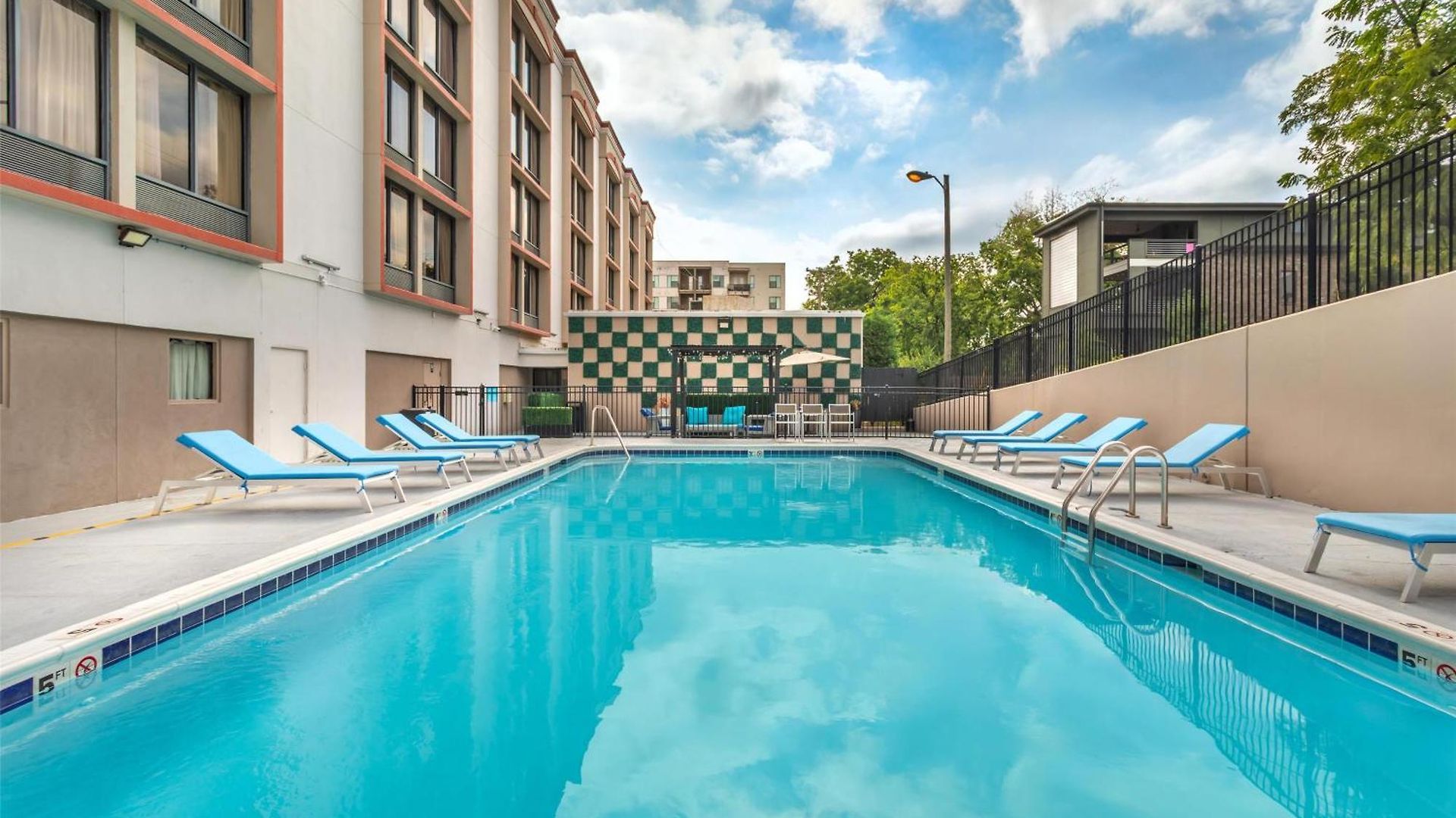 Western Downtown Music Row Hotel 3*
