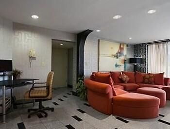 Super 8 By Wyndham Hermitage Motel