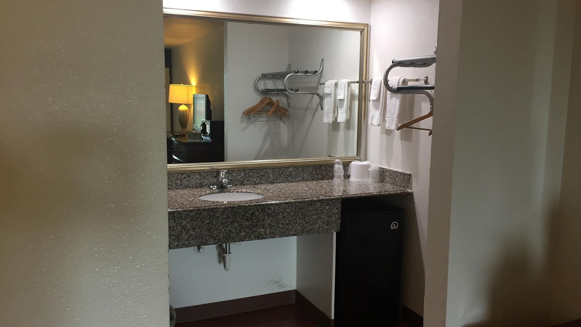 Hotel 6-nashville, Tn - Airport