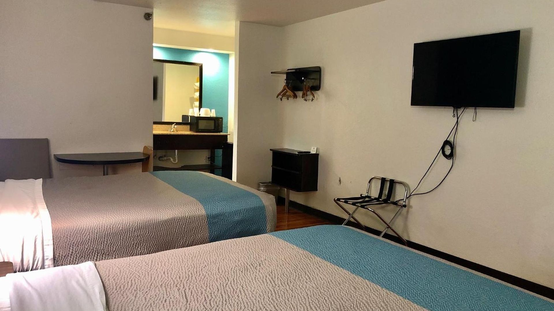 Hotel 6-nashville, Tn - Airport 3*