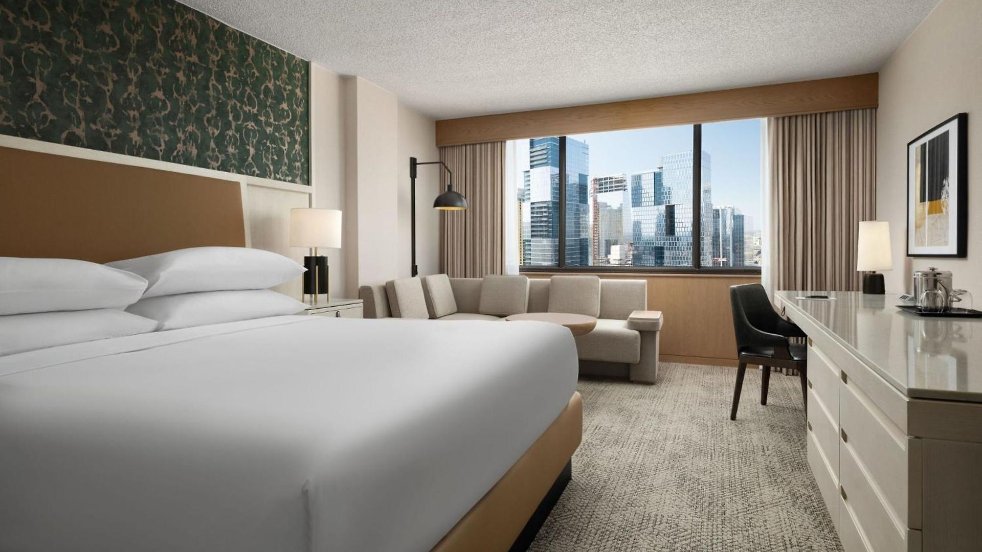 Sheraton Grand Downtown Hotel 4*
