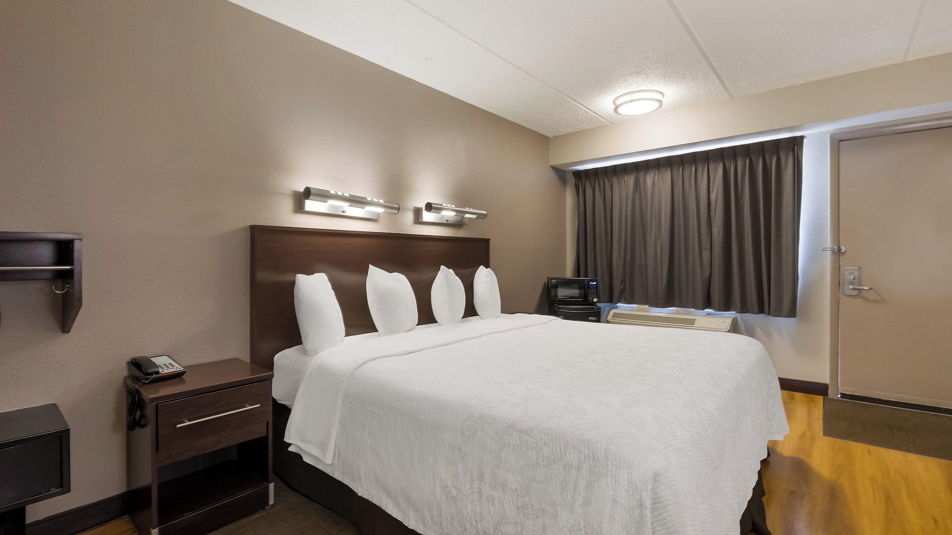 Red Roof Plus+ Airport 3* Nashville