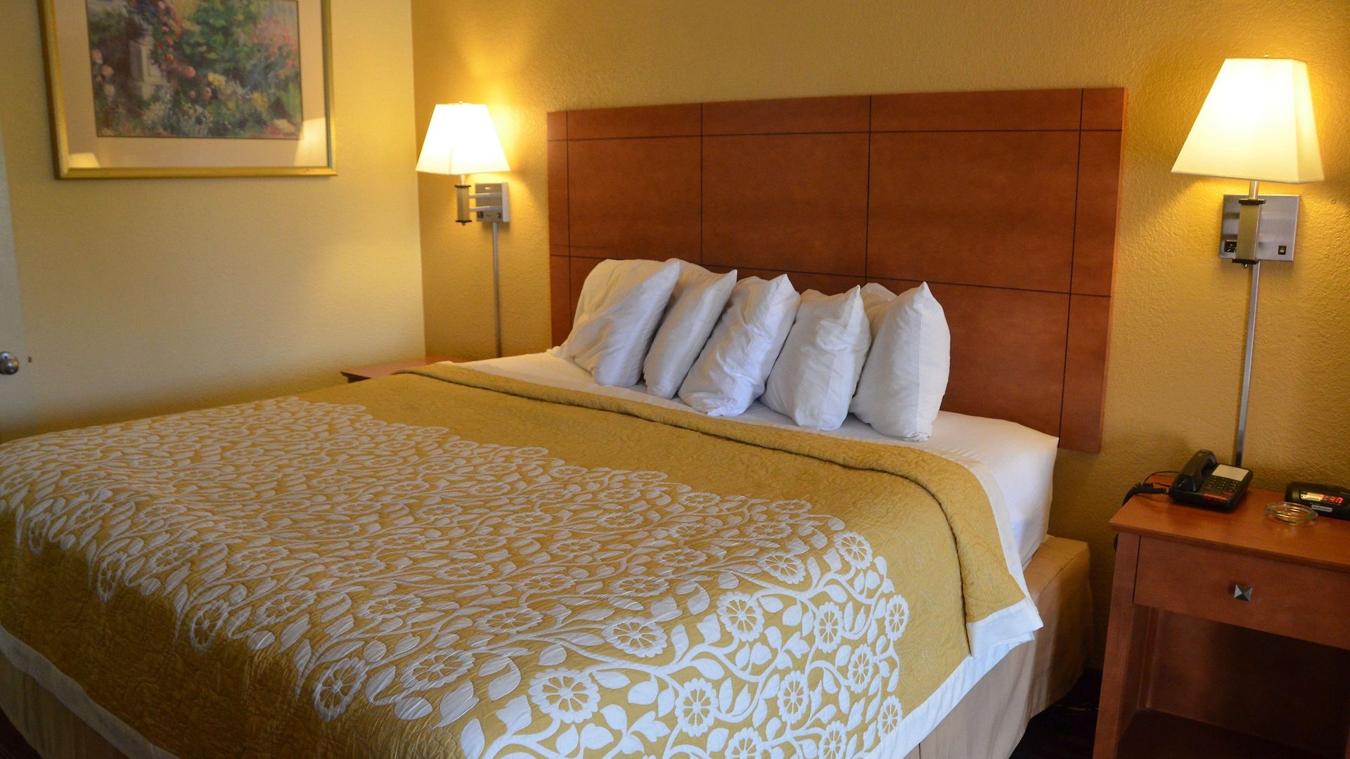 Days By Wyndham Airport East