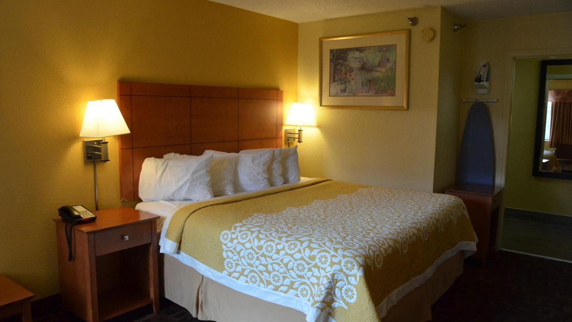 Hotel Days By Wyndham Airport East