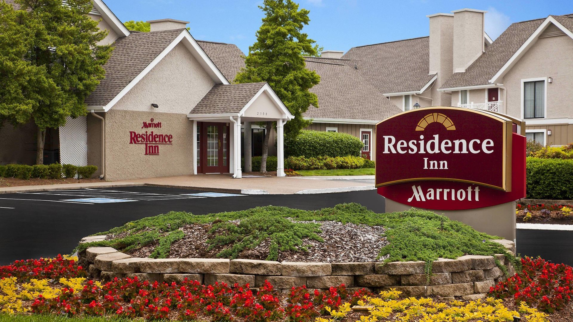 By Marriott Airport Hotel