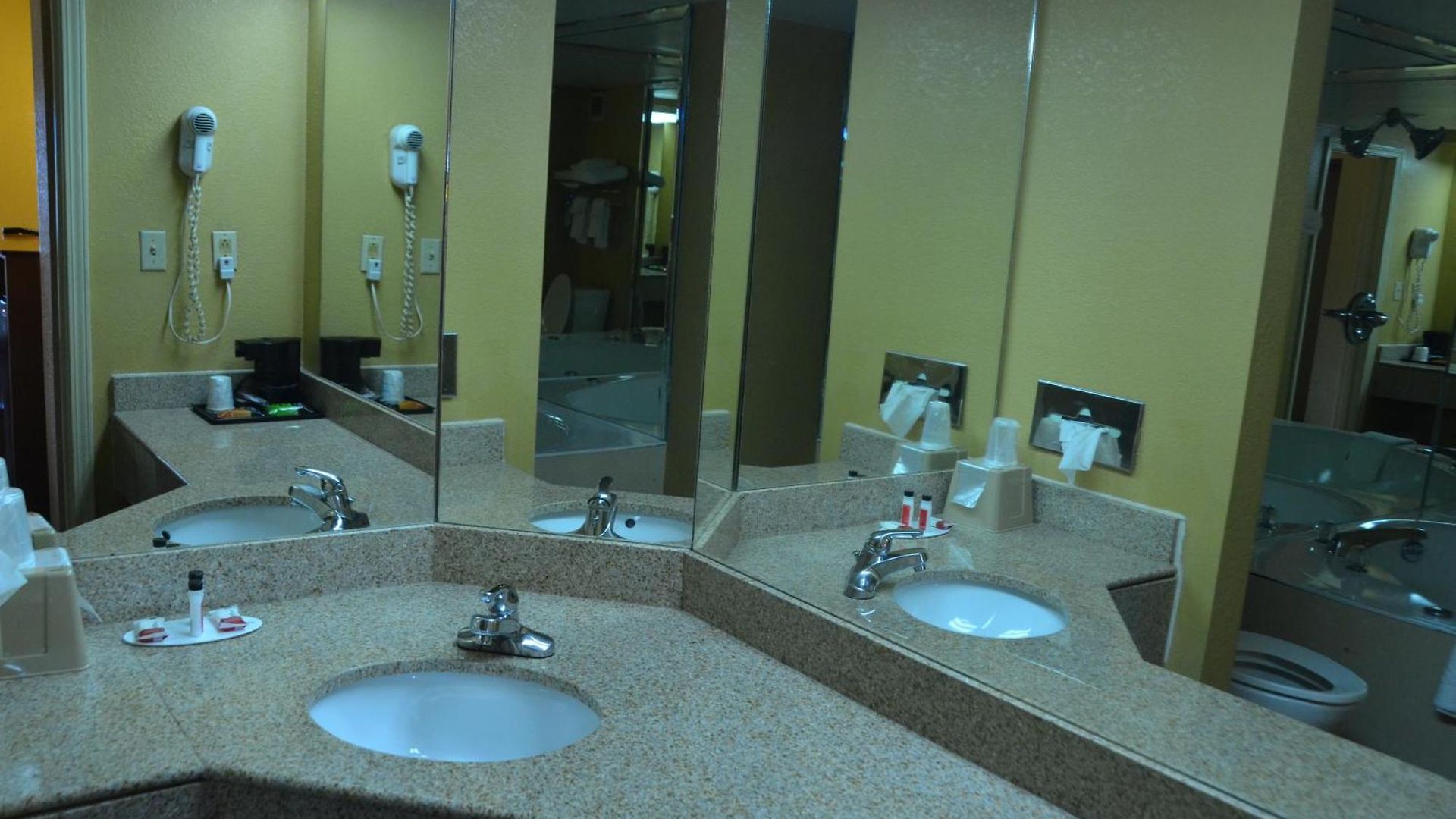 Hotel Days By Wyndham Airport East 2*