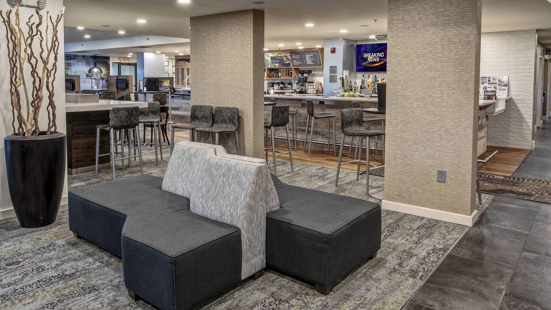 Courtyard By Marriott Vanderbilt West End Hotel