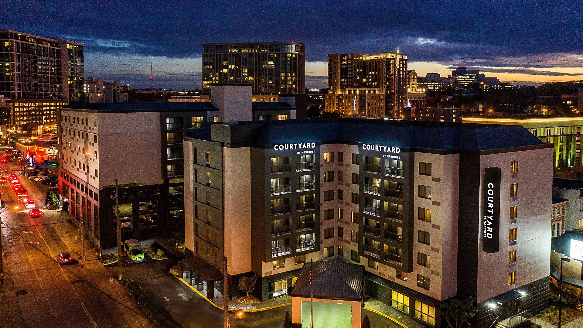 Courtyard By Marriott Vanderbilt West End Hotel
