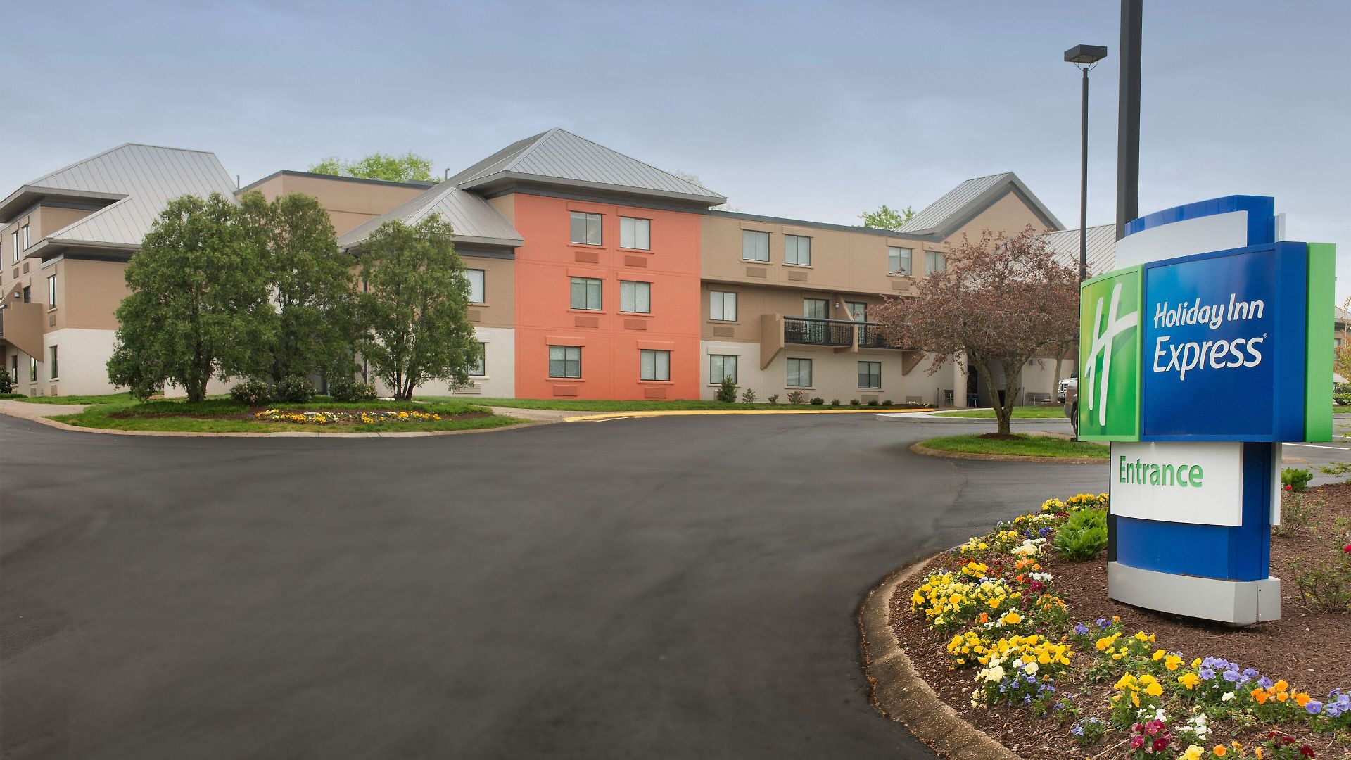 Hotel Express Airport By Ihg