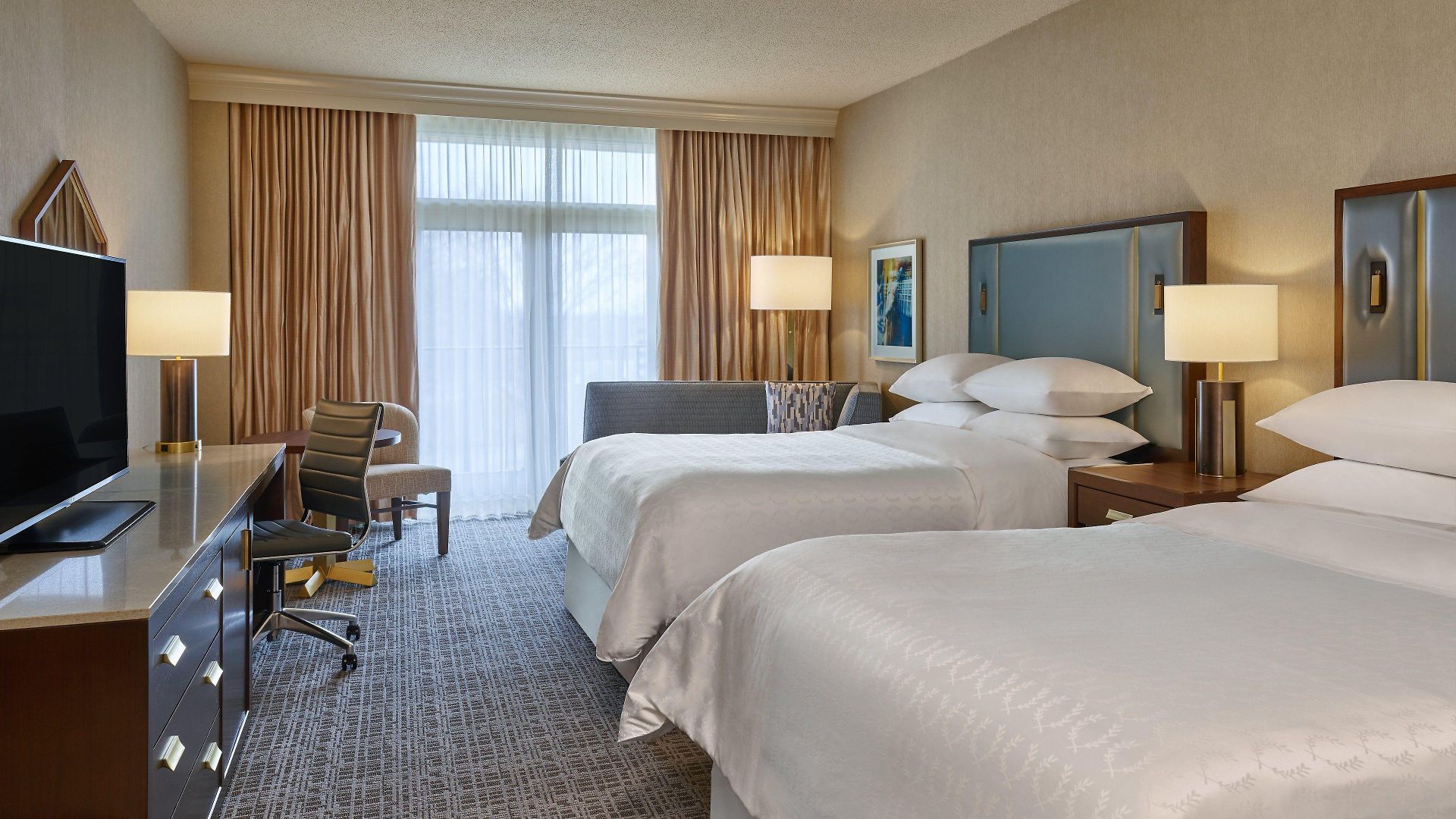 Sheraton Music Airport Hotel 4*