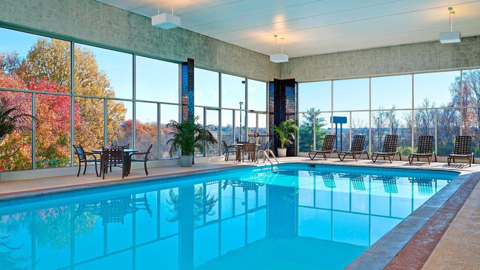 Sheraton Music Airport Hotel 4*