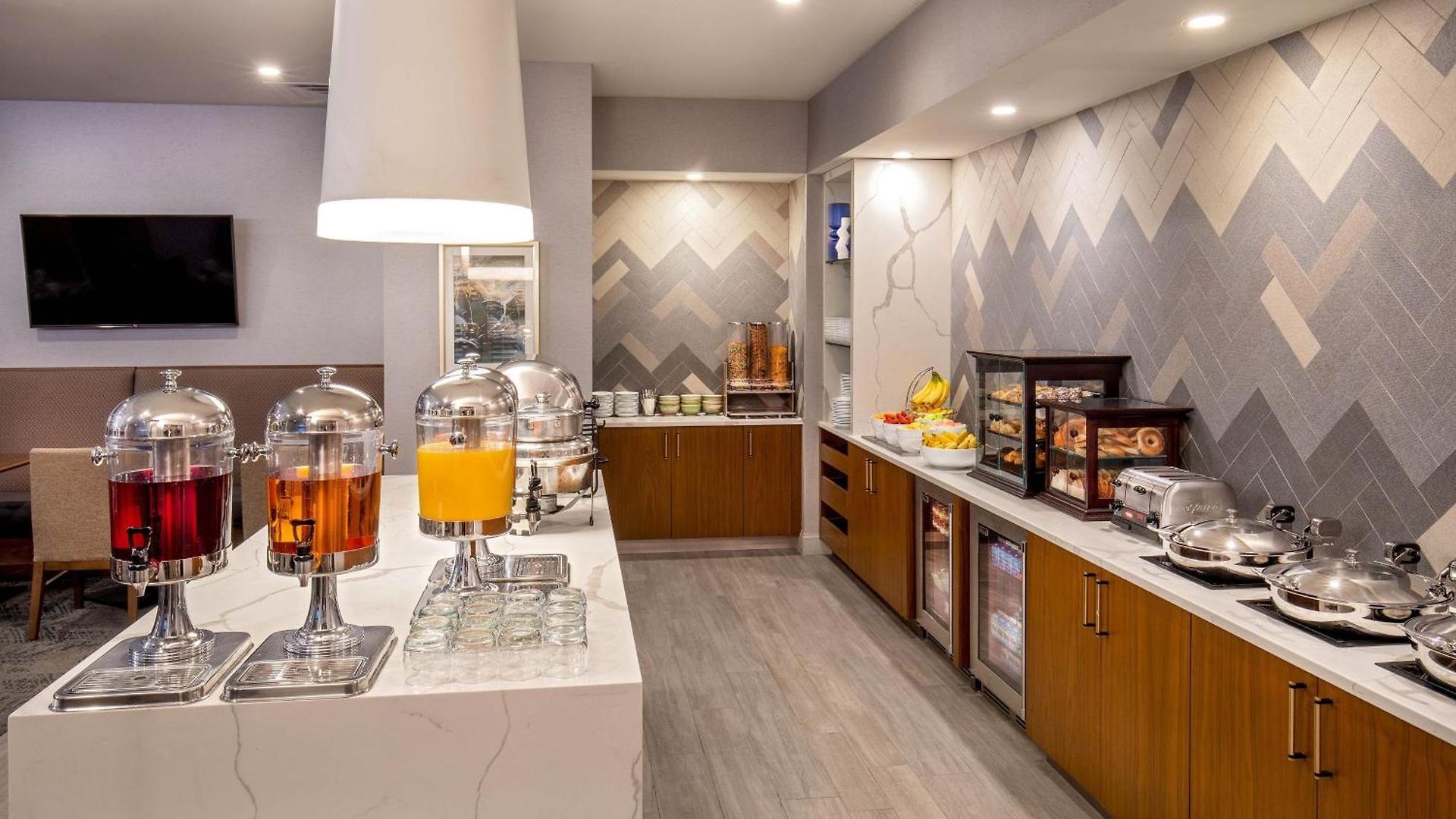 Sheraton Music Airport Hotel 4*
