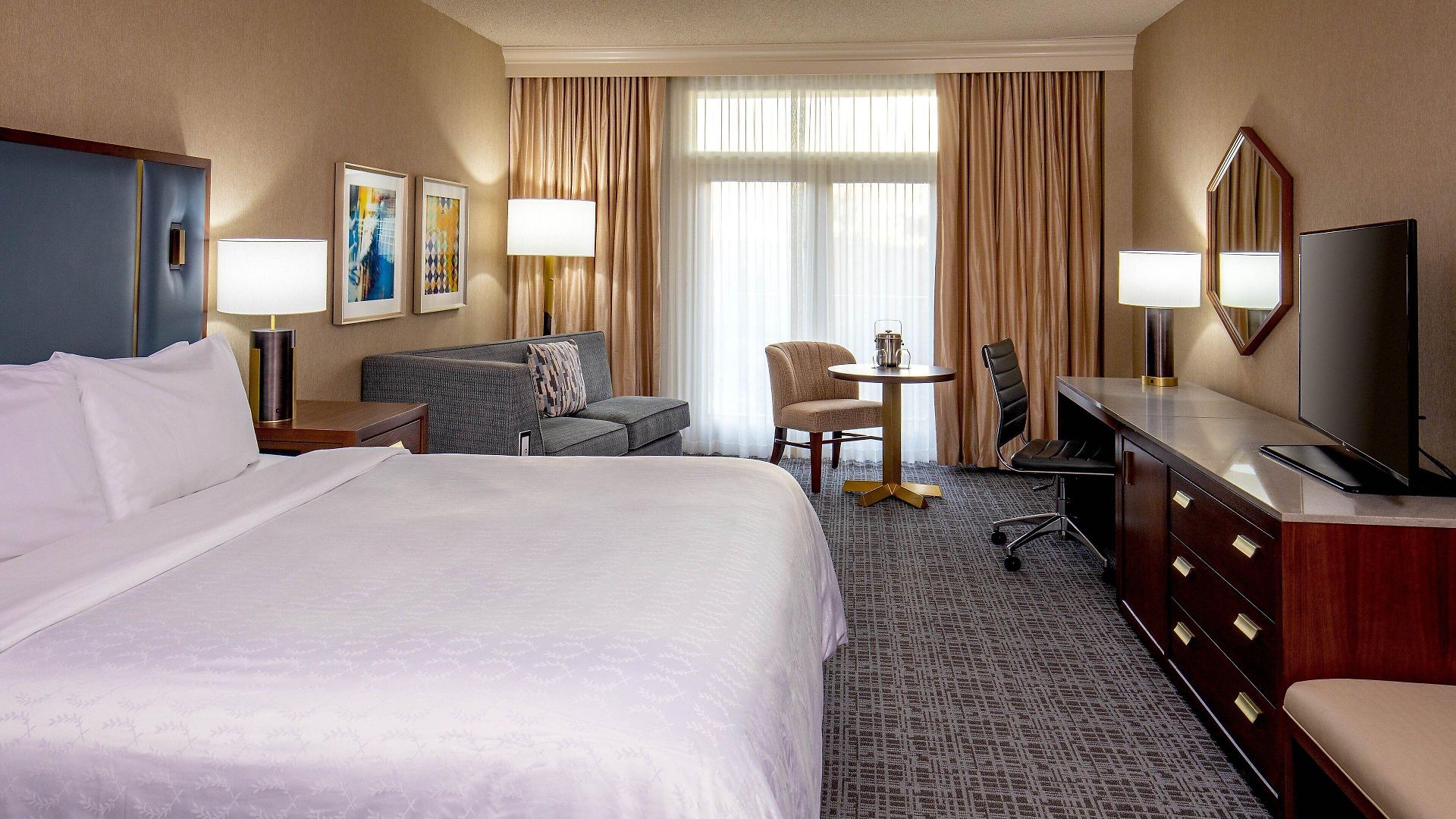 Sheraton Music Airport 4*