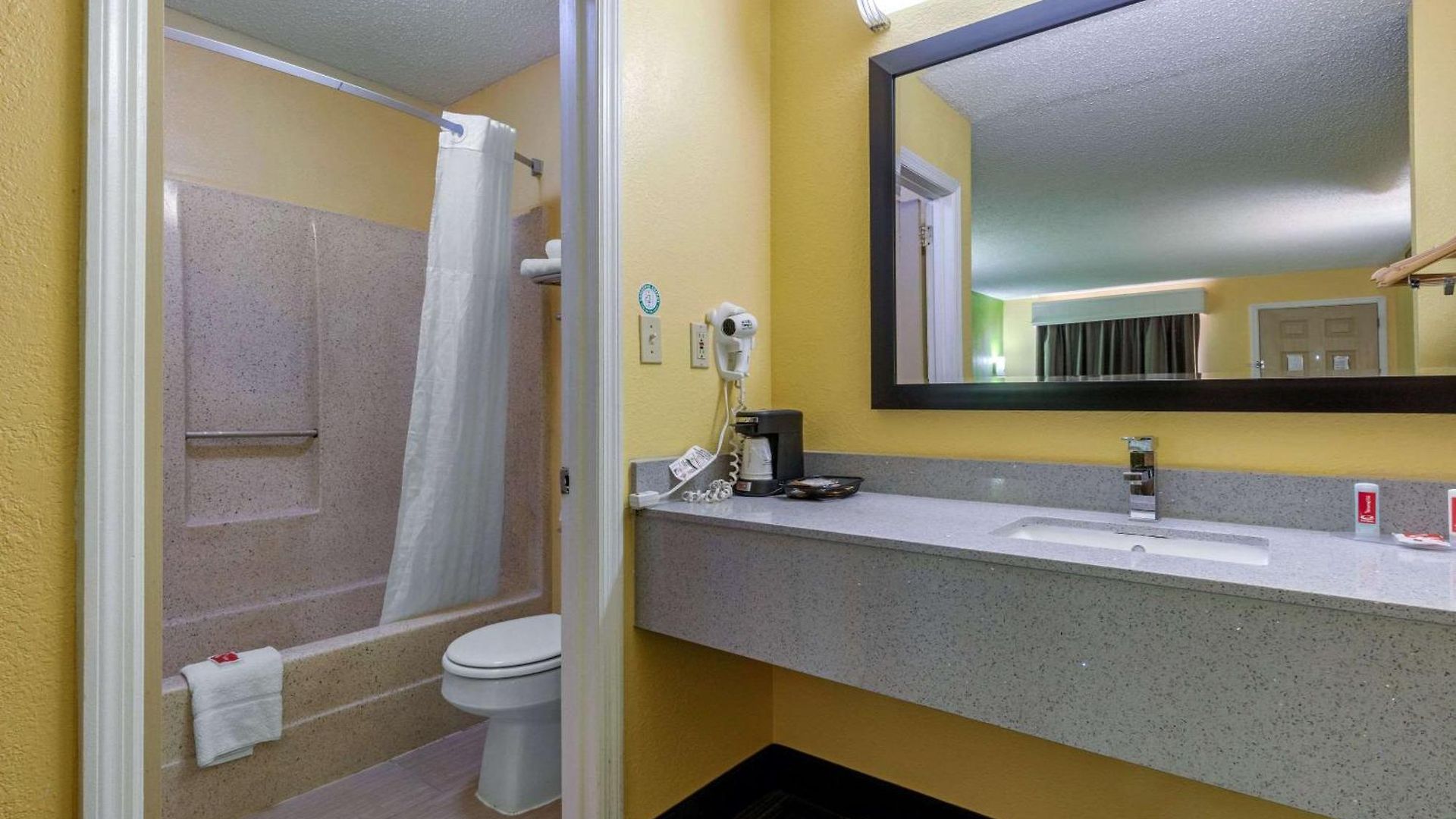 Lodge Econo Near Percy Priest *