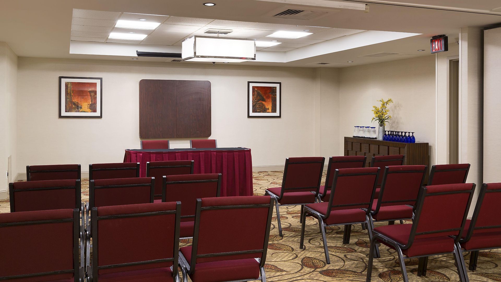 Doubletree By Hilton Airport Hotel