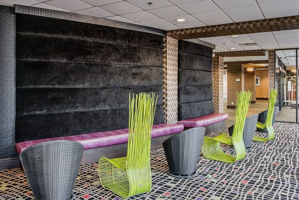 Hotel Downtown - Stadium By Ihg
