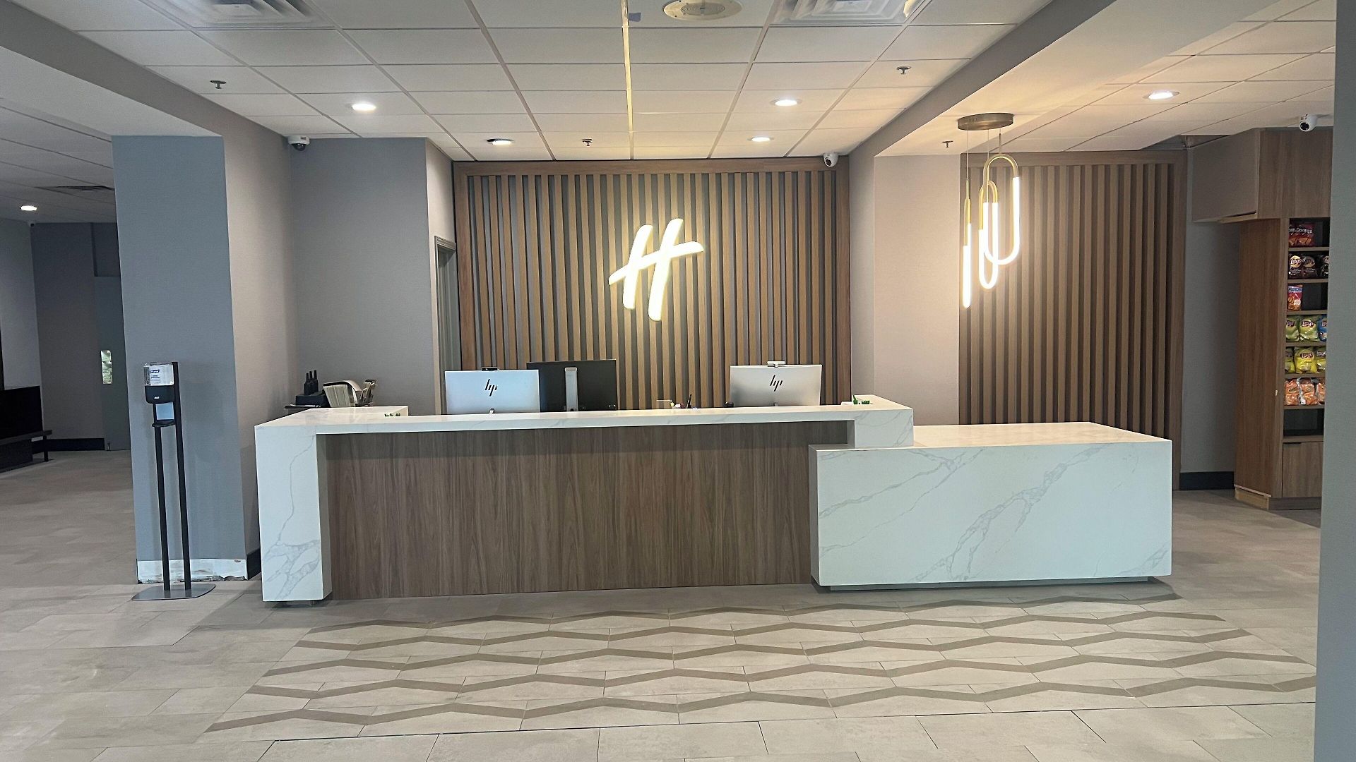 Hotel Downtown - Stadium By Ihg