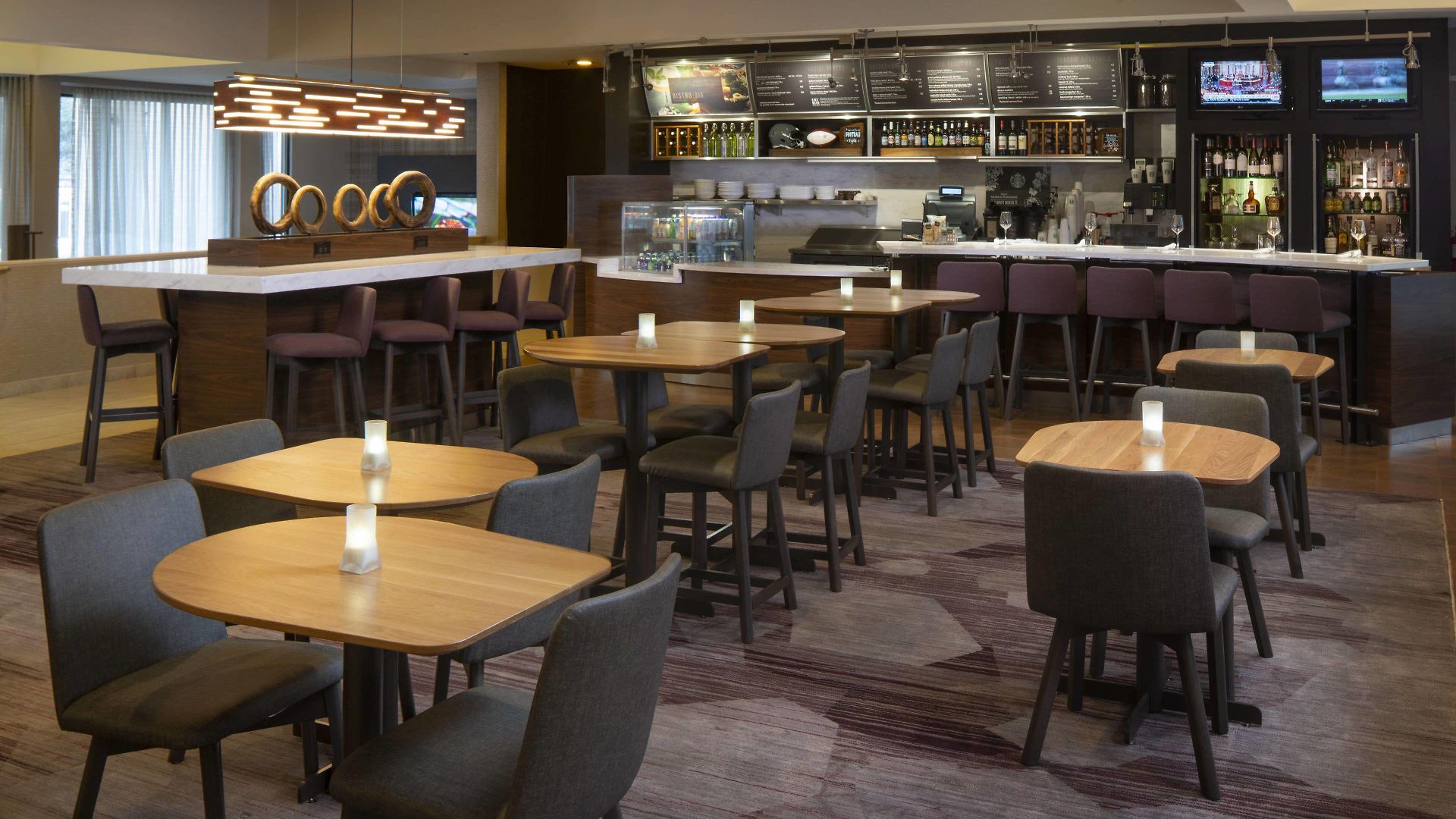 Hotel Courtyard By Marriott Airport