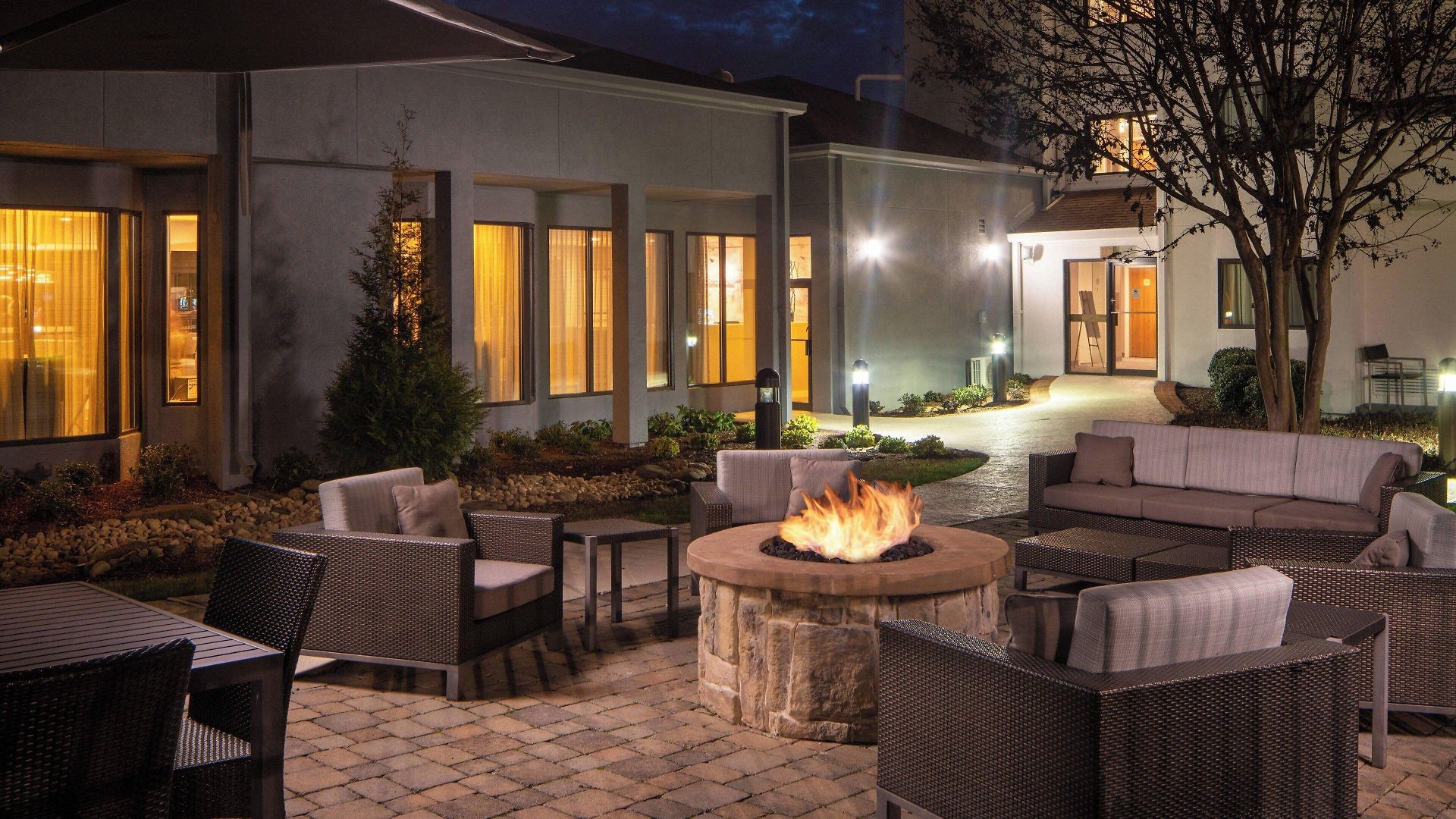 Hotel Courtyard By Marriott Airport