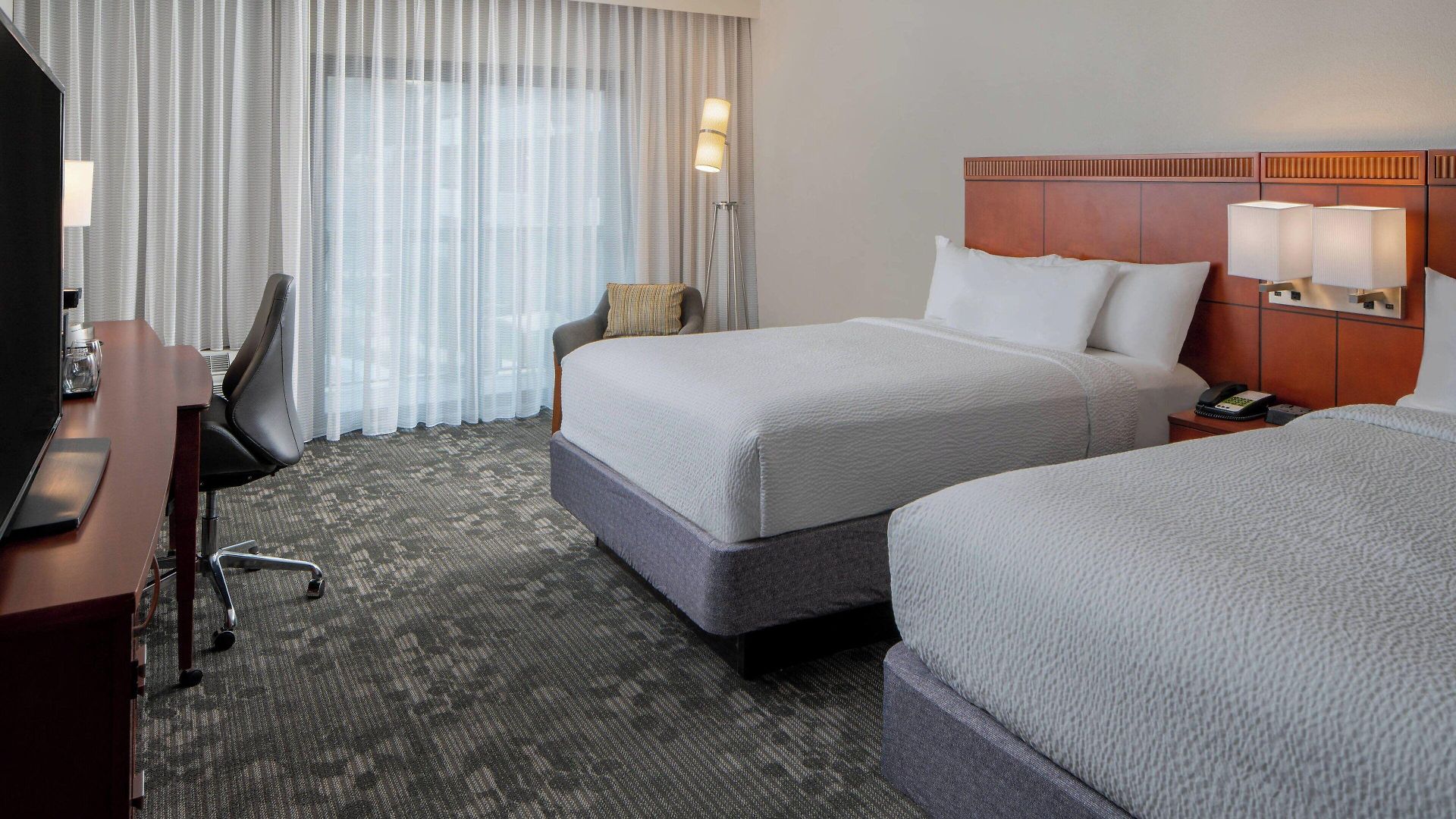 Courtyard By Marriott Airport 3*