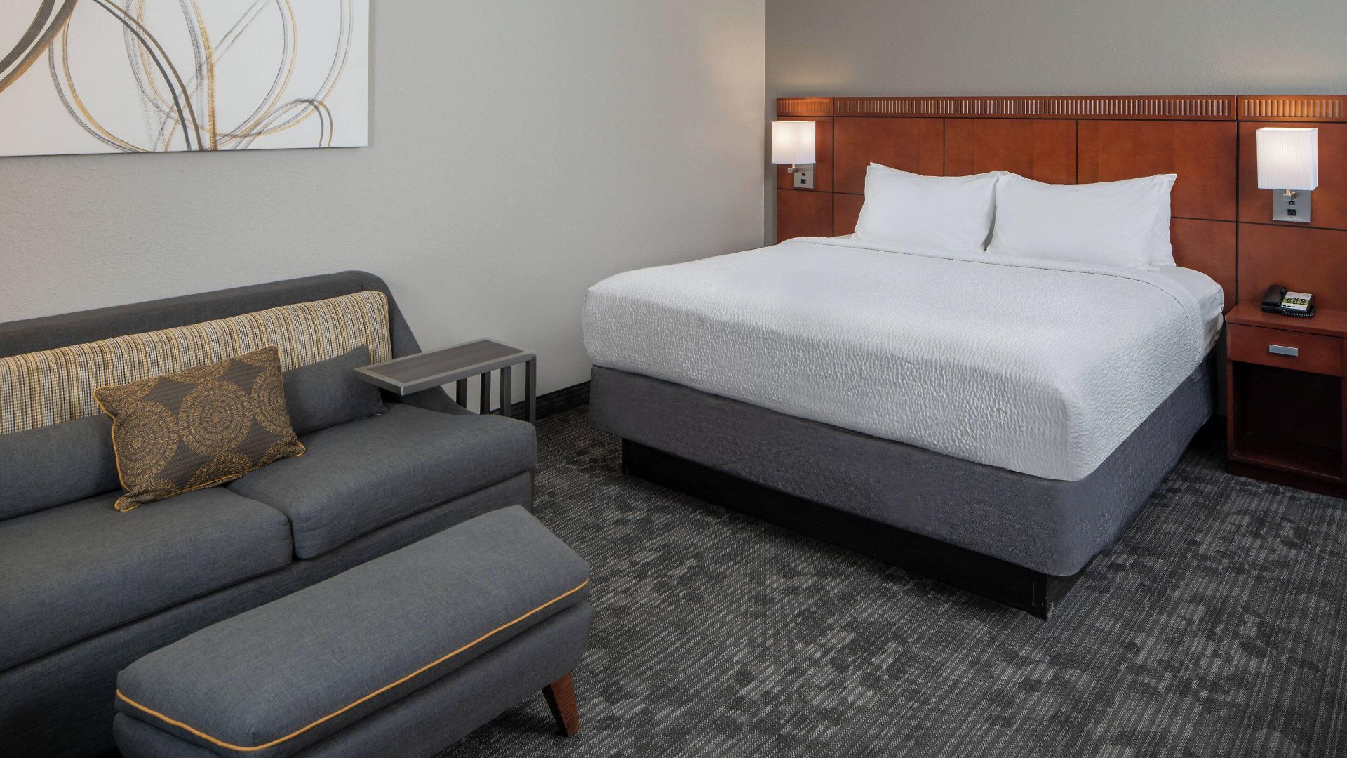 Courtyard By Marriott Airport Nashville