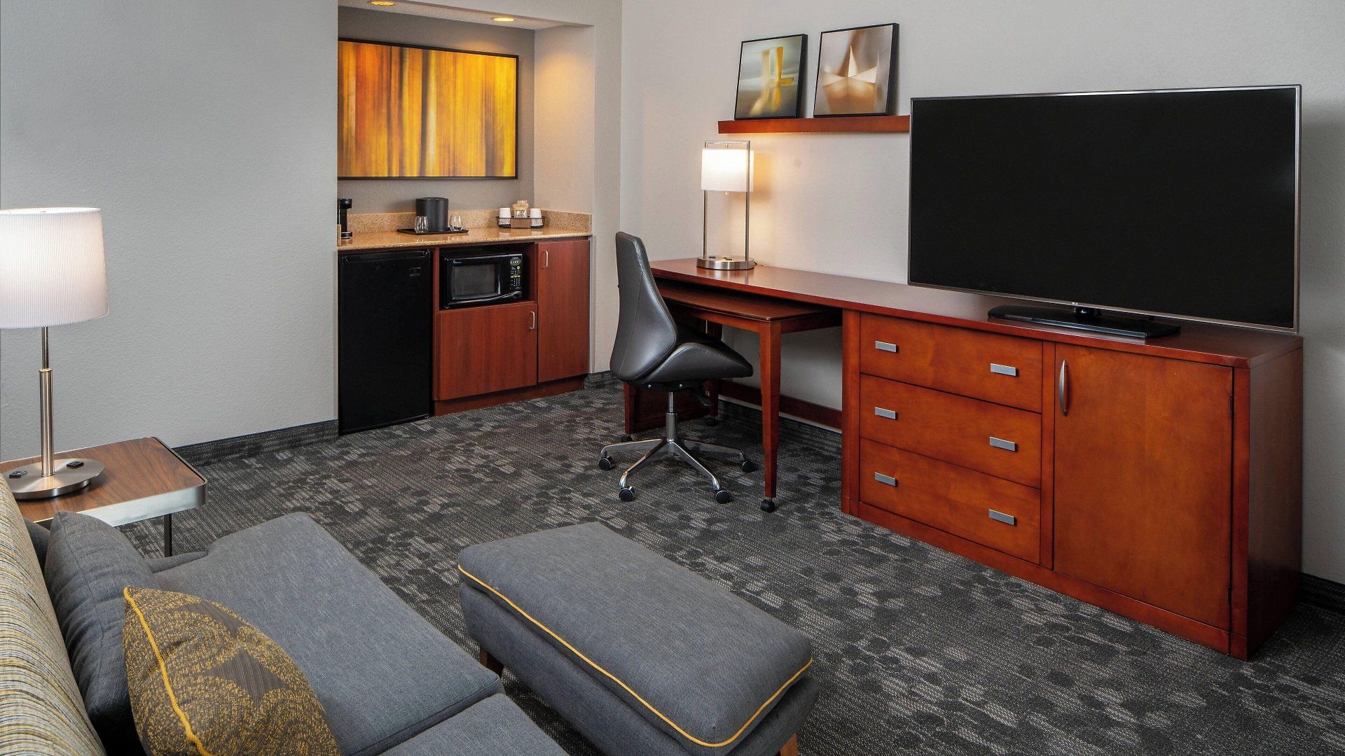 Courtyard By Marriott Airport Hotel Nashville