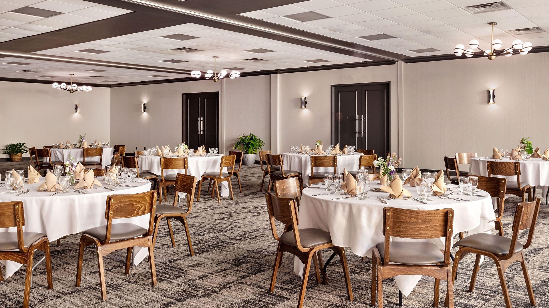 Hotel Delta By Marriott Airport 3*