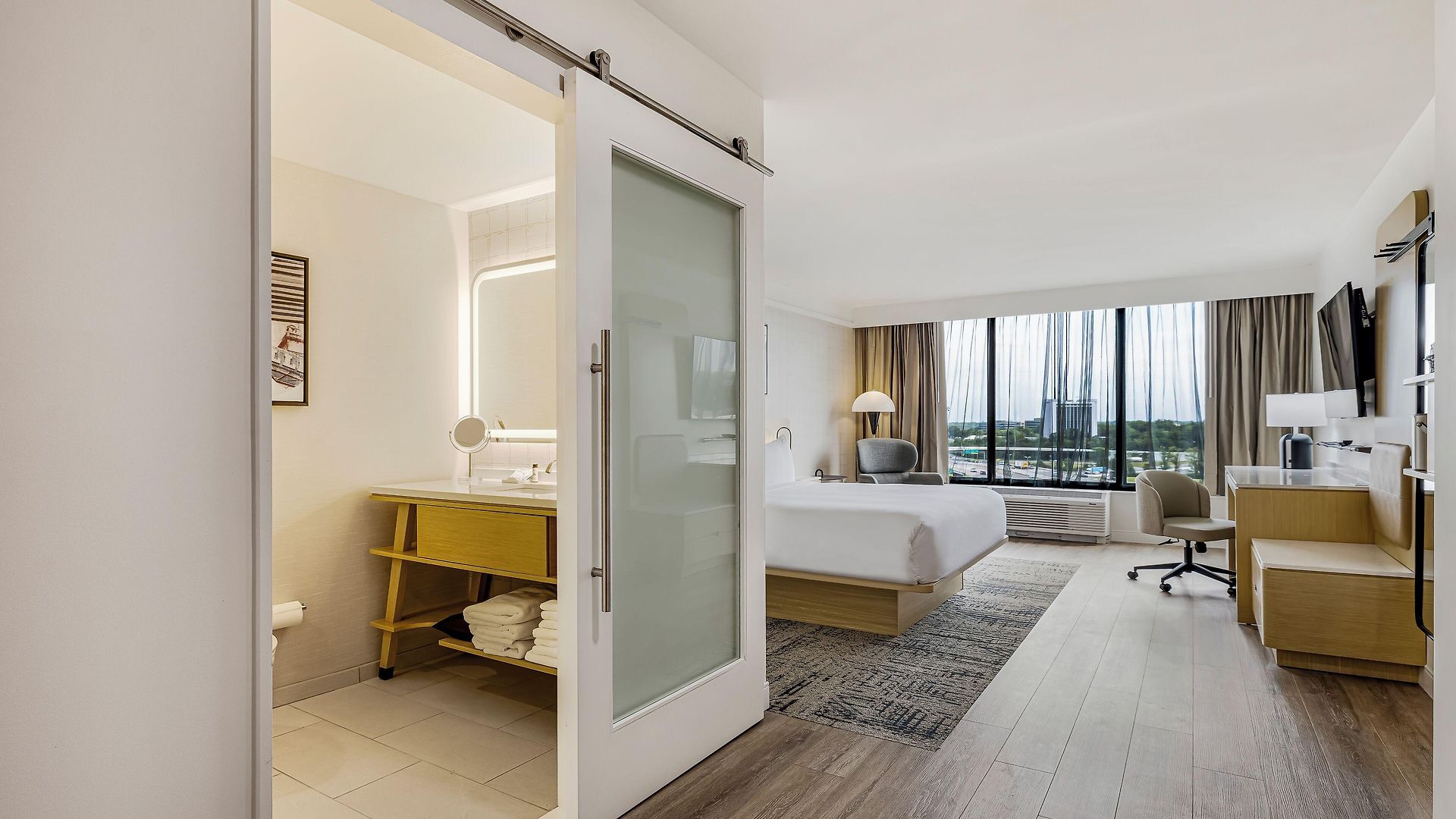 Hotel Delta By Marriott Airport