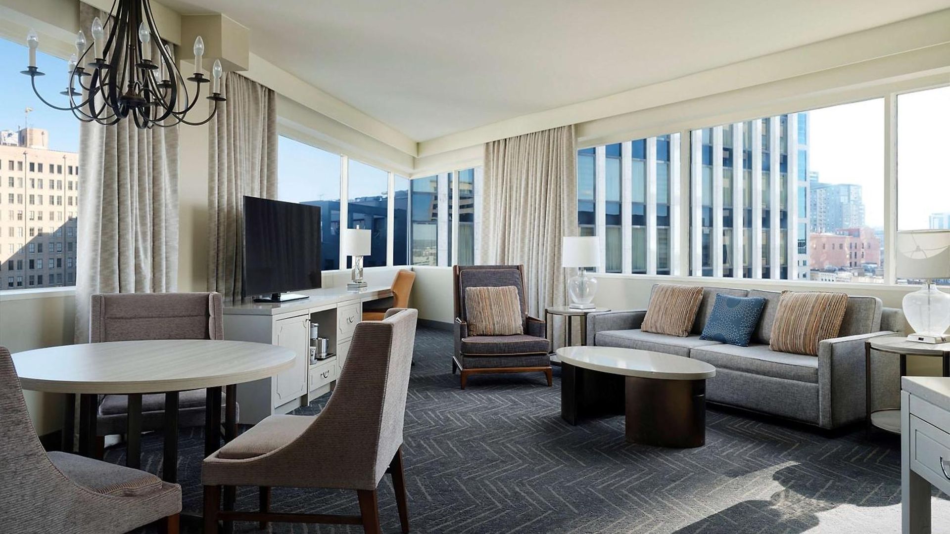 Hotel Doubletree By Hilton Downtown 4*