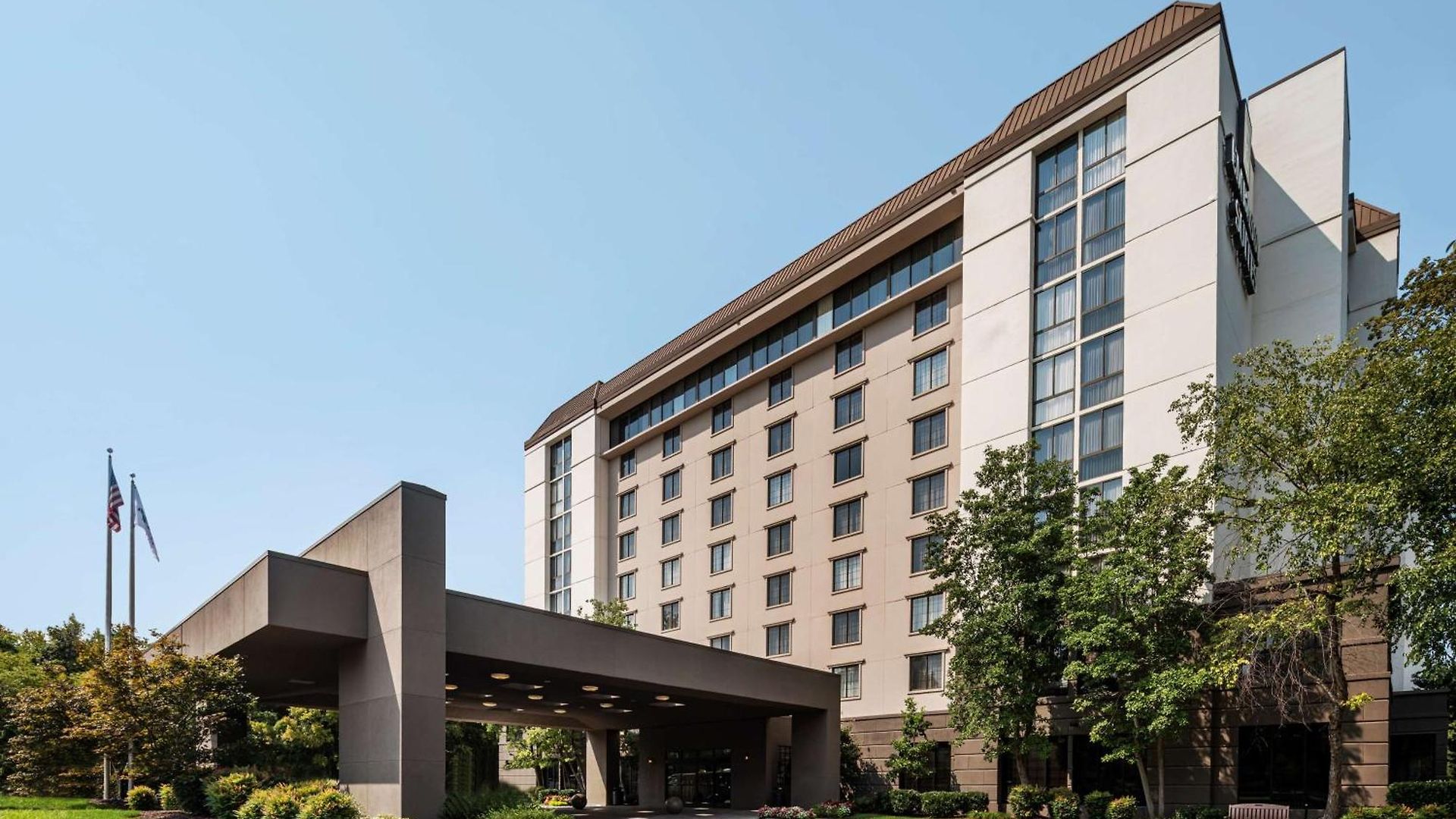 Embassy By Hilton Airport Hotel 4*