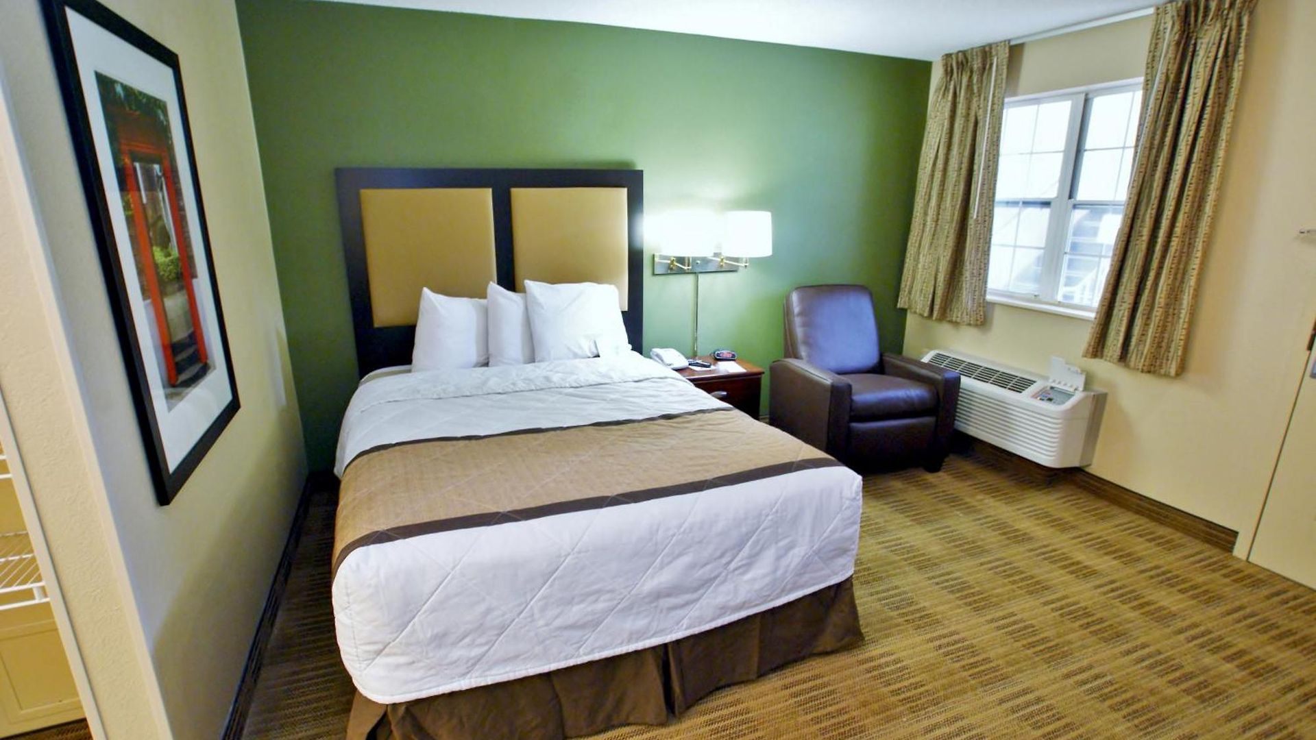 Extended America Select - - Airport Hotel