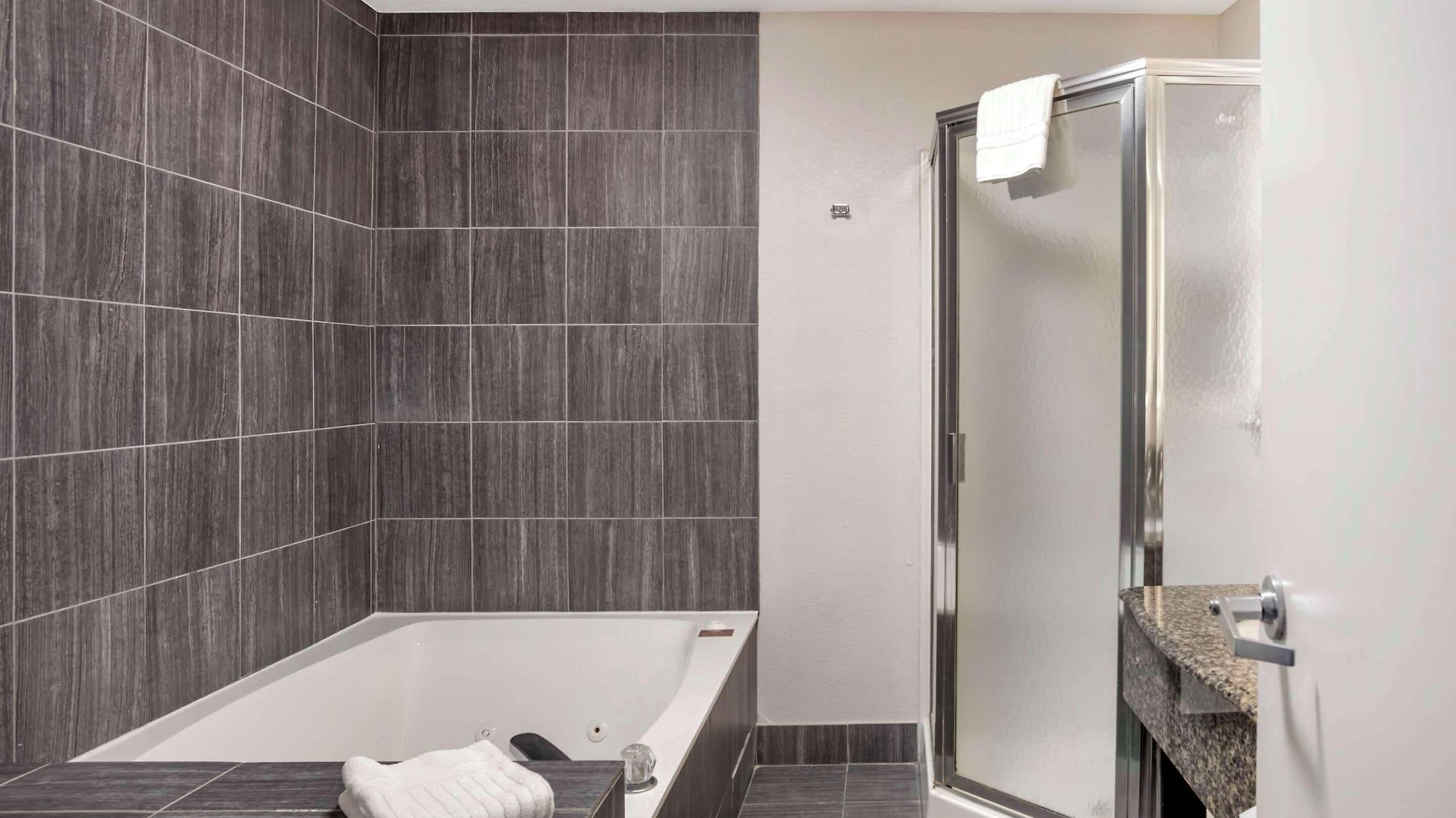 Comfort Airport - Bna Hotel