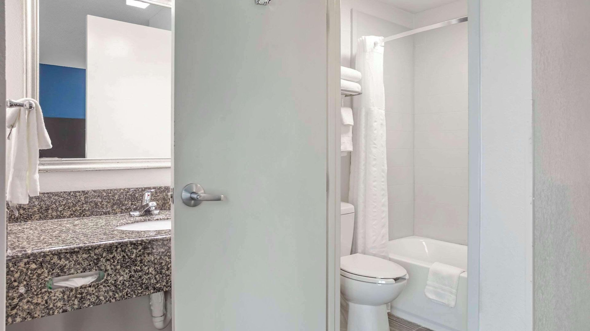 Comfort Airport - Bna Hotel