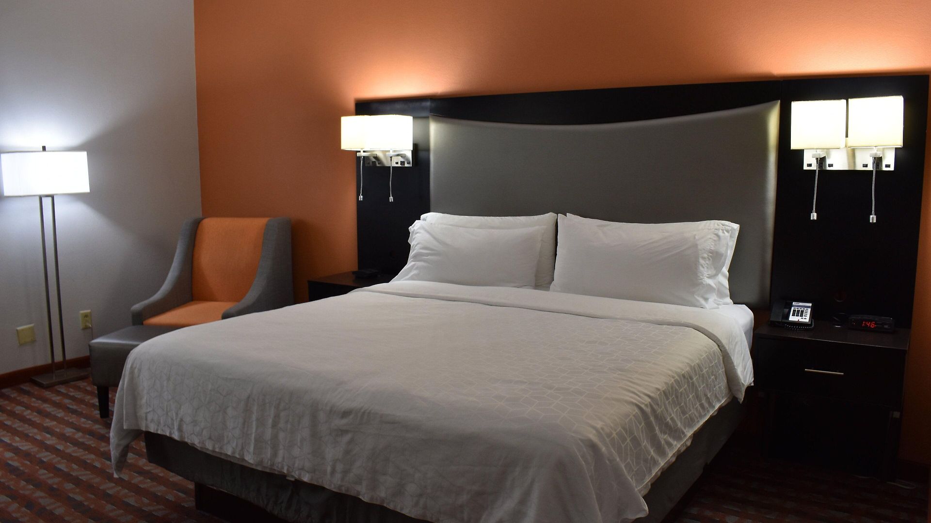 Express & Southeast - Antioch By Ihg Hotel