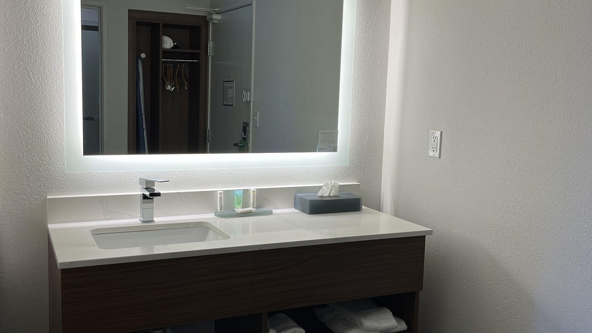La Quinta By Wyndham Airport Hotel