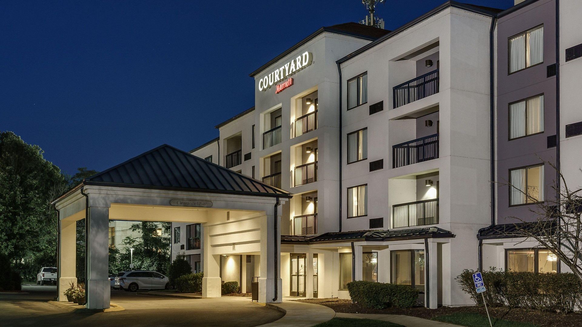 Courtyard By Marriott At Opryland 3*