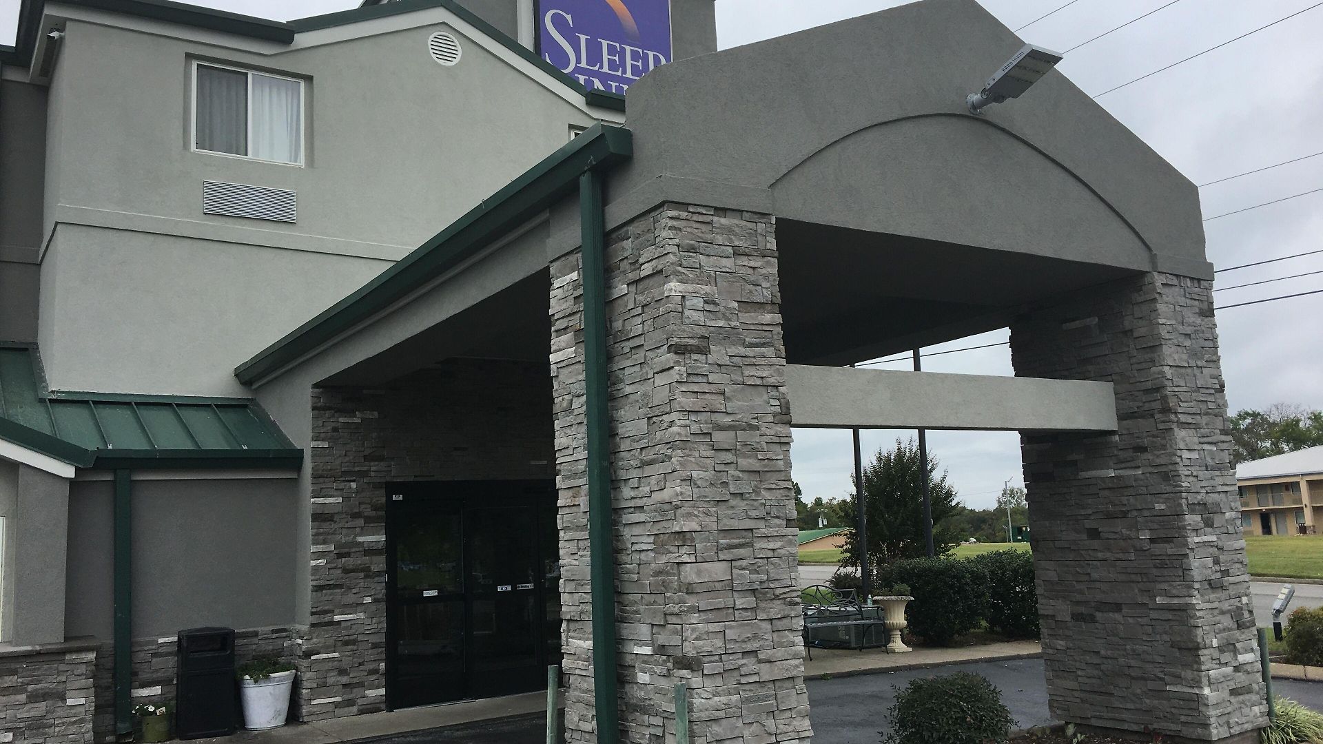 Inn Sleep Near Percy Priest 4*