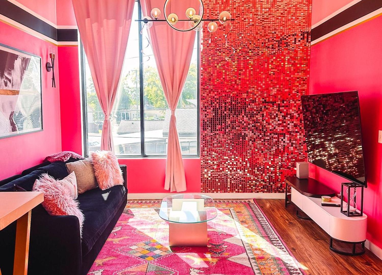 Dolly's Glam Getaway - Glittering Gem Near Broadway Holiday home *