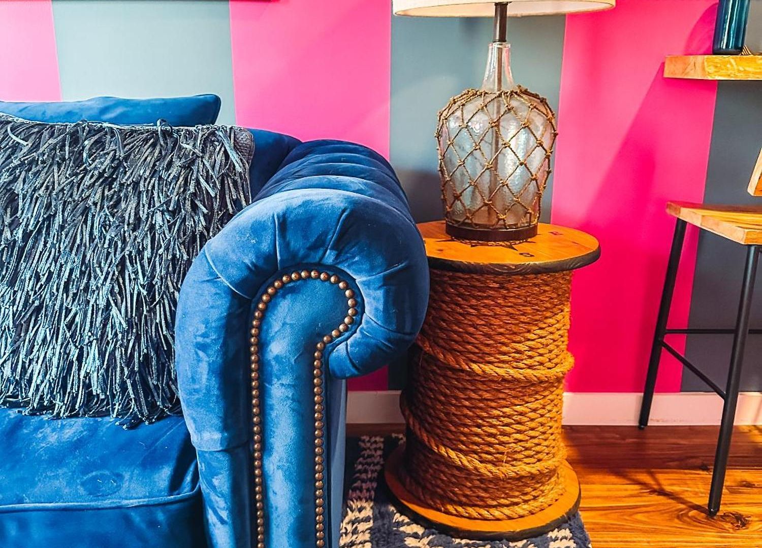Dolly's Yacht Club - Cozy Retreat Near Broadway Holiday home