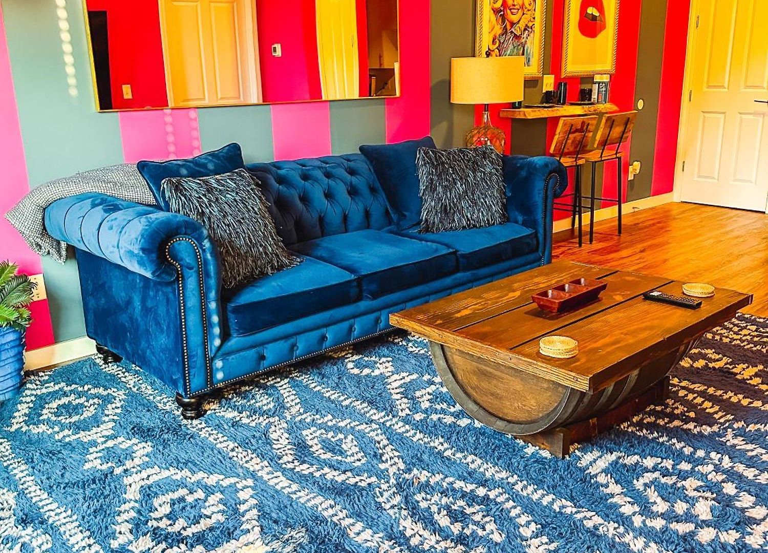 Dolly's Yacht Club - Cozy Retreat Near Broadway Nashville