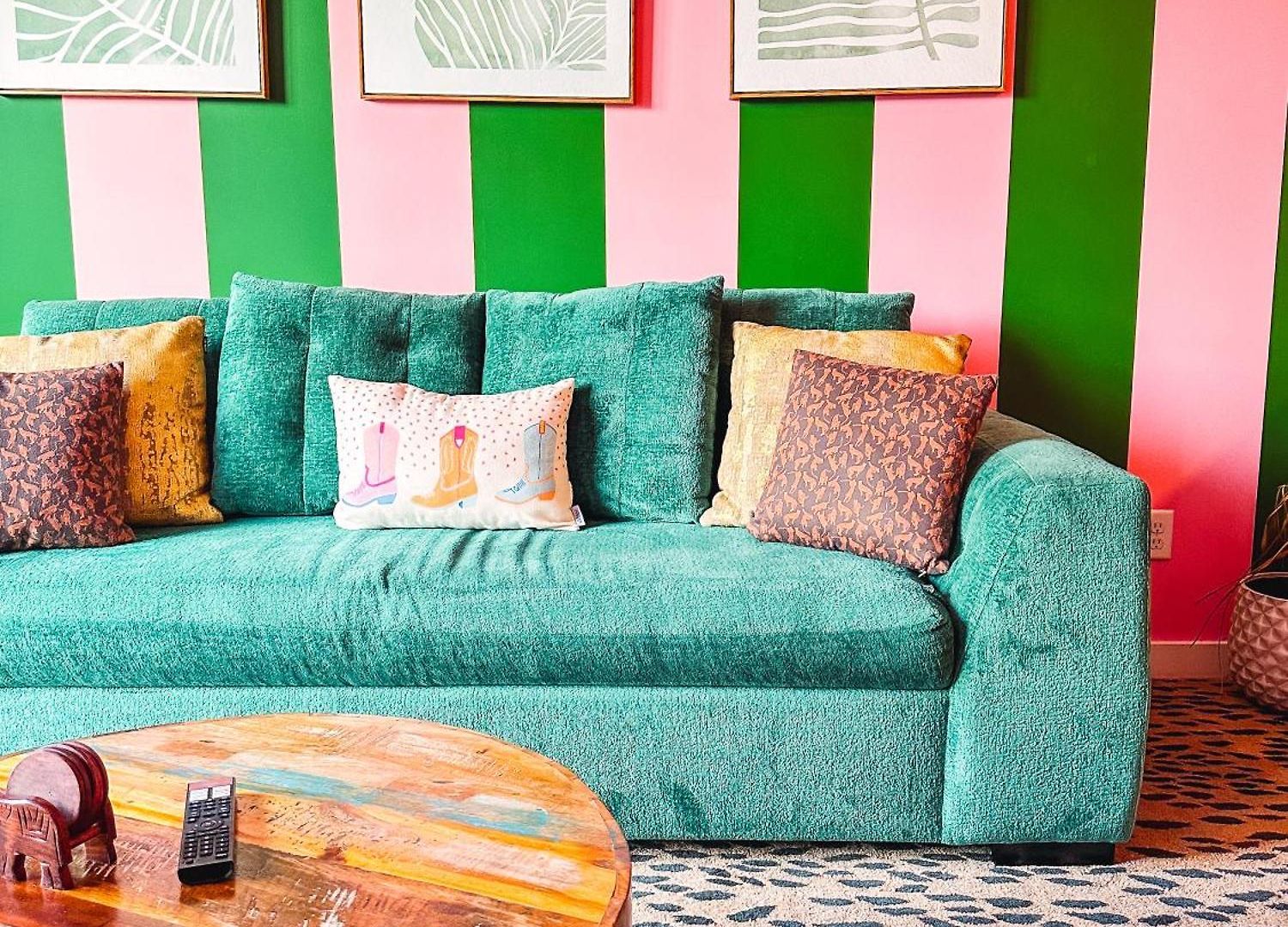 Dreaming With Dolly - Luxe Near Broadway