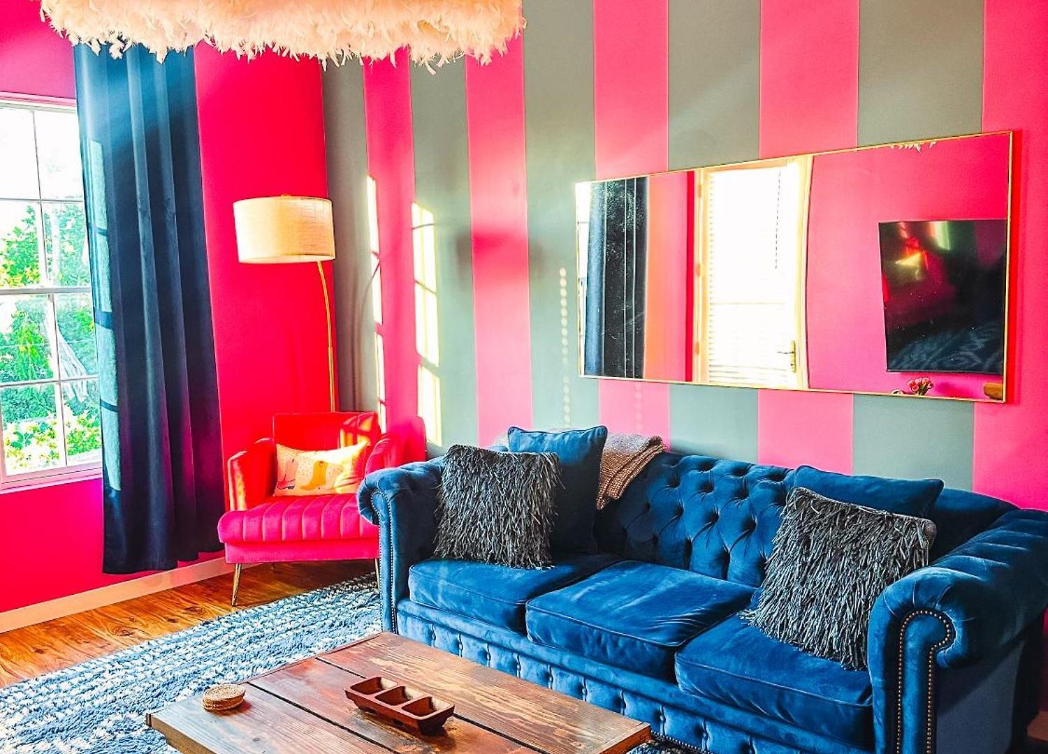 Dolly's Yacht Club - Cozy Retreat Near Broadway