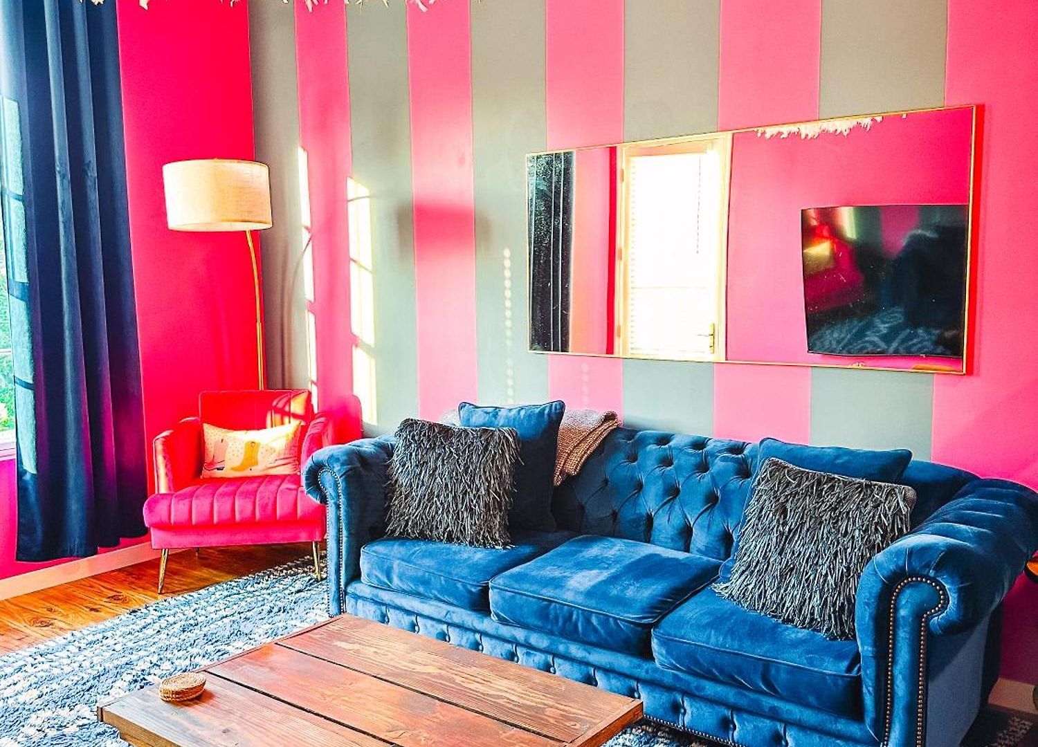 Dolly's Yacht Club - Cozy Retreat Near Broadway Holiday home *