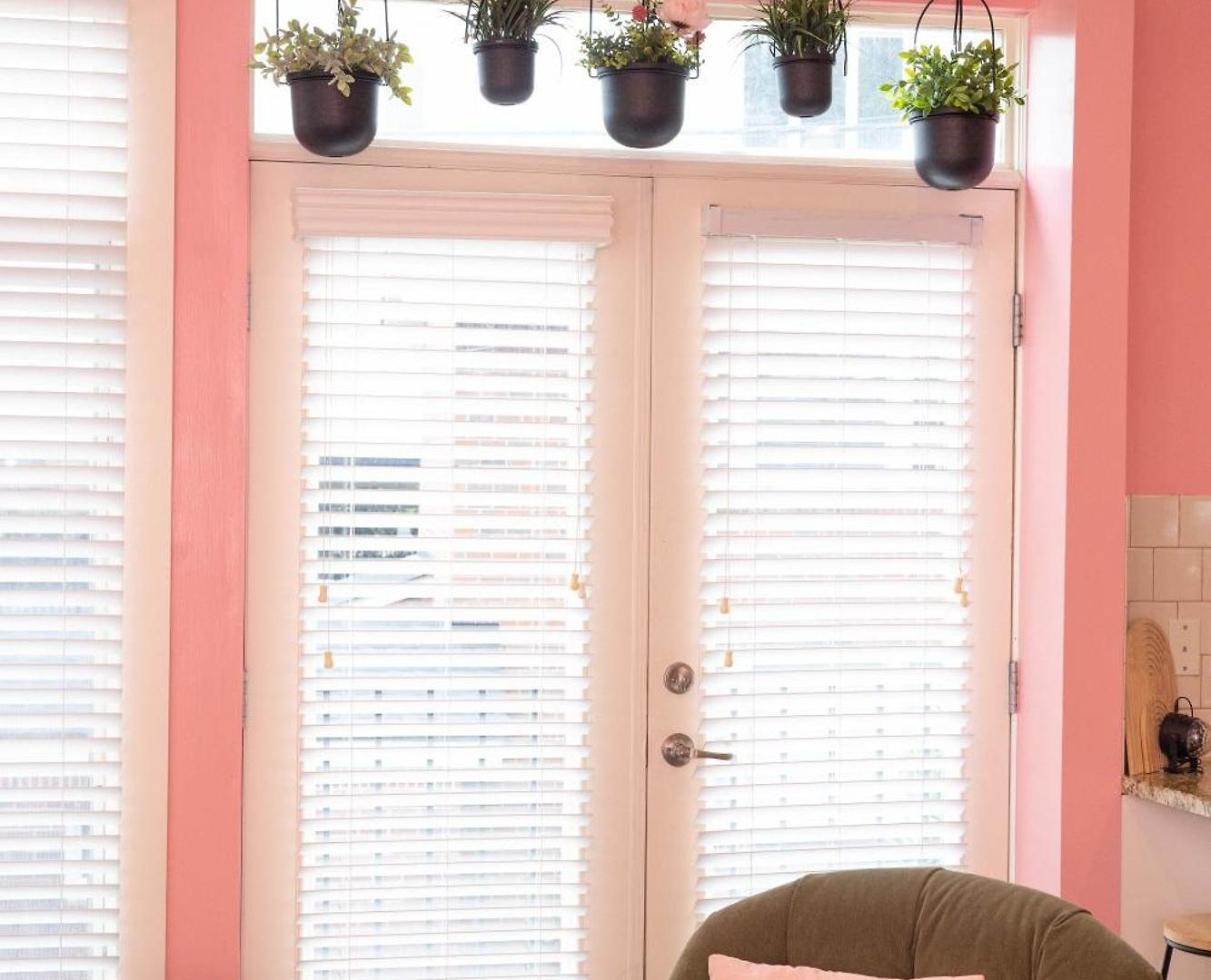 Lipstick & Boots - Luxury 3-level With Private Garage Near Music Row Apartment *