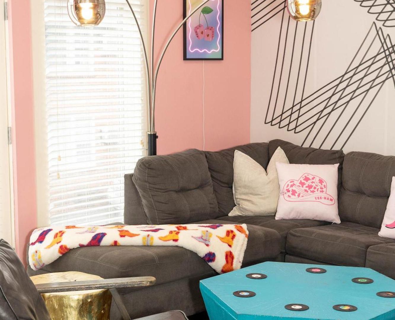 Pink Experience - West End Broadway & Restaurants * Nashville