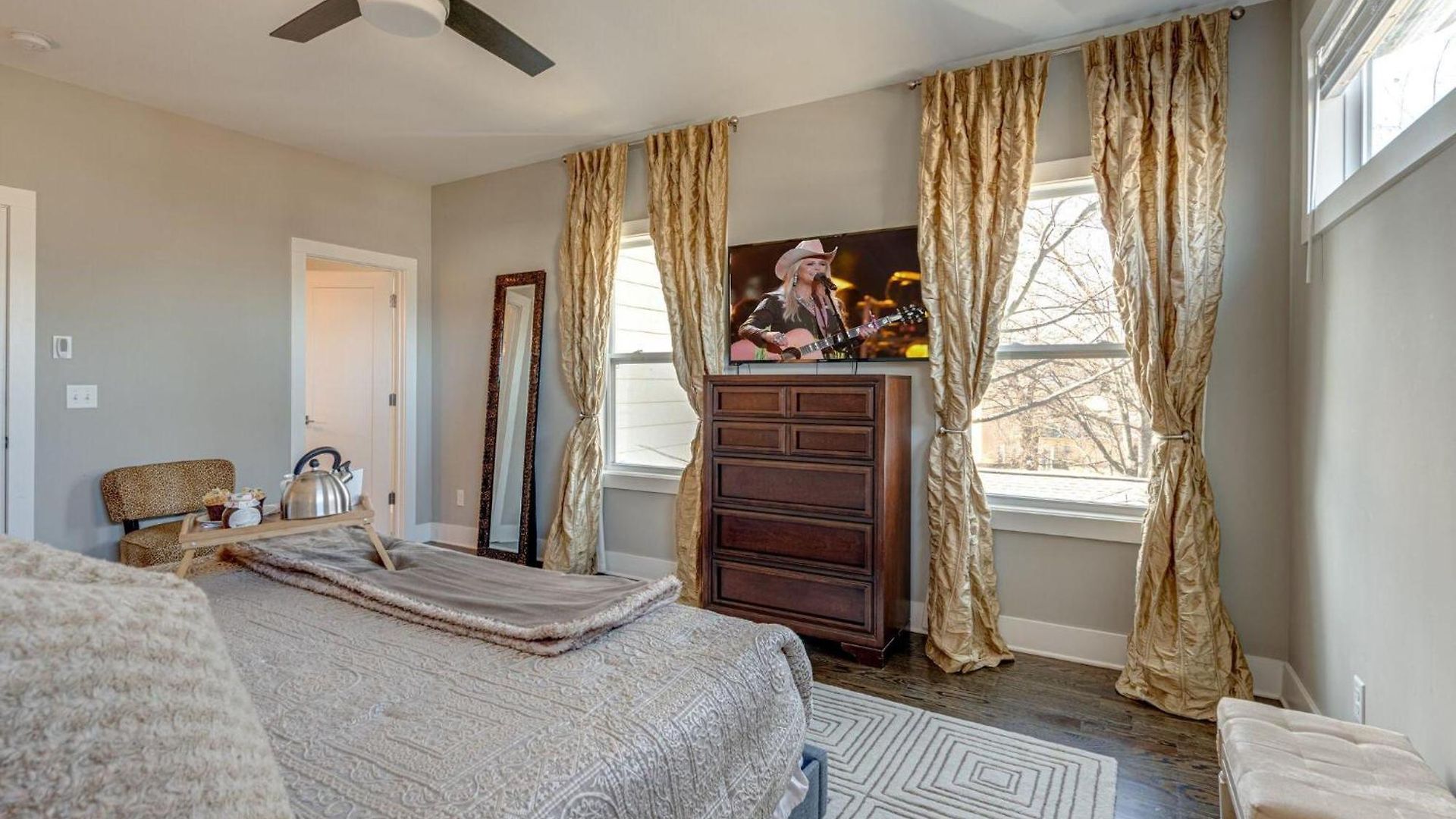 Cultured Coach - Music Row - Mins To Downtown Holiday home