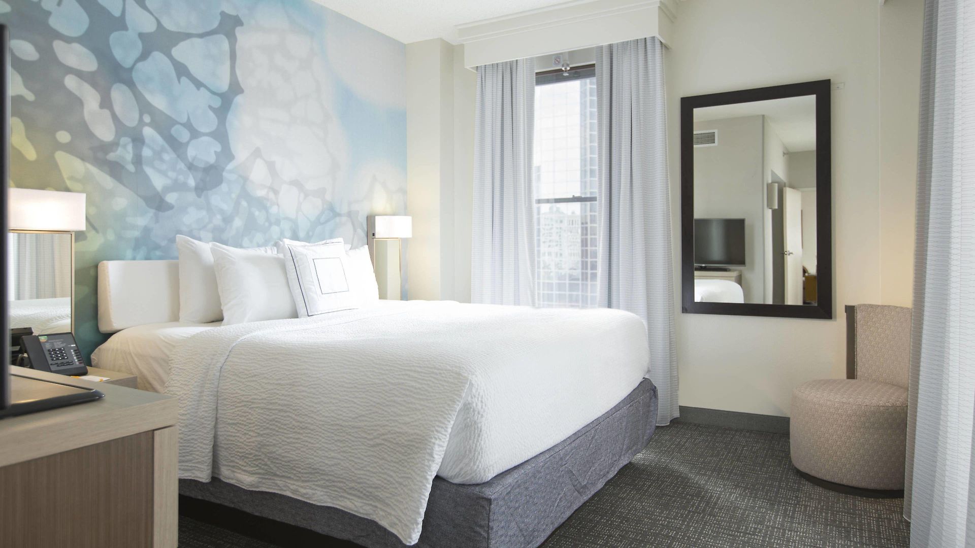 Courtyard By Marriott Downtown Hotel