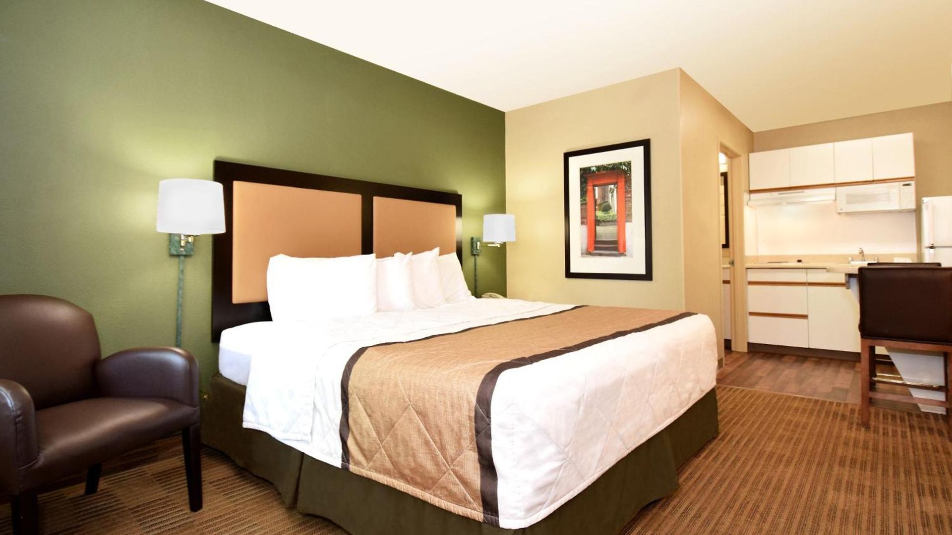 Hotel Extended America - - Airport - Music
