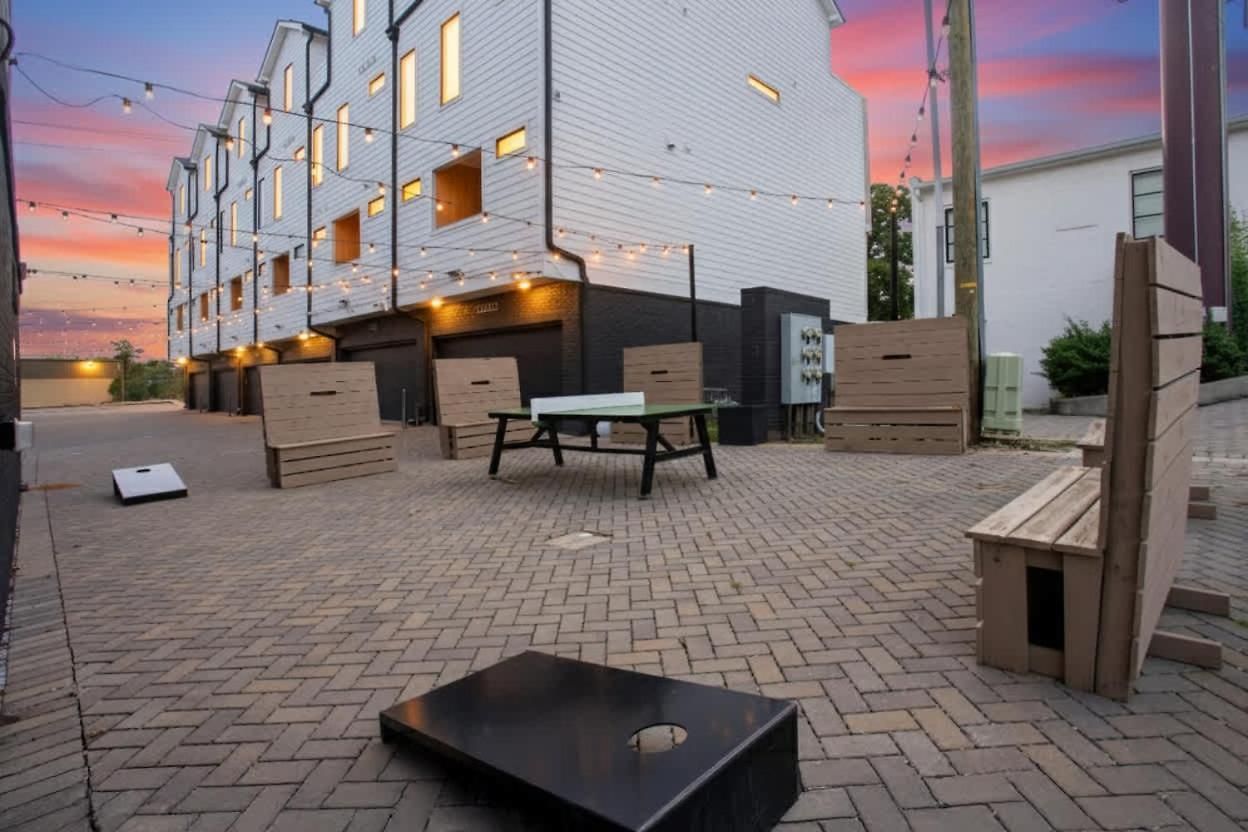 Pop Art Retreat On Legendary 8th - Walk Everywhere Holiday home